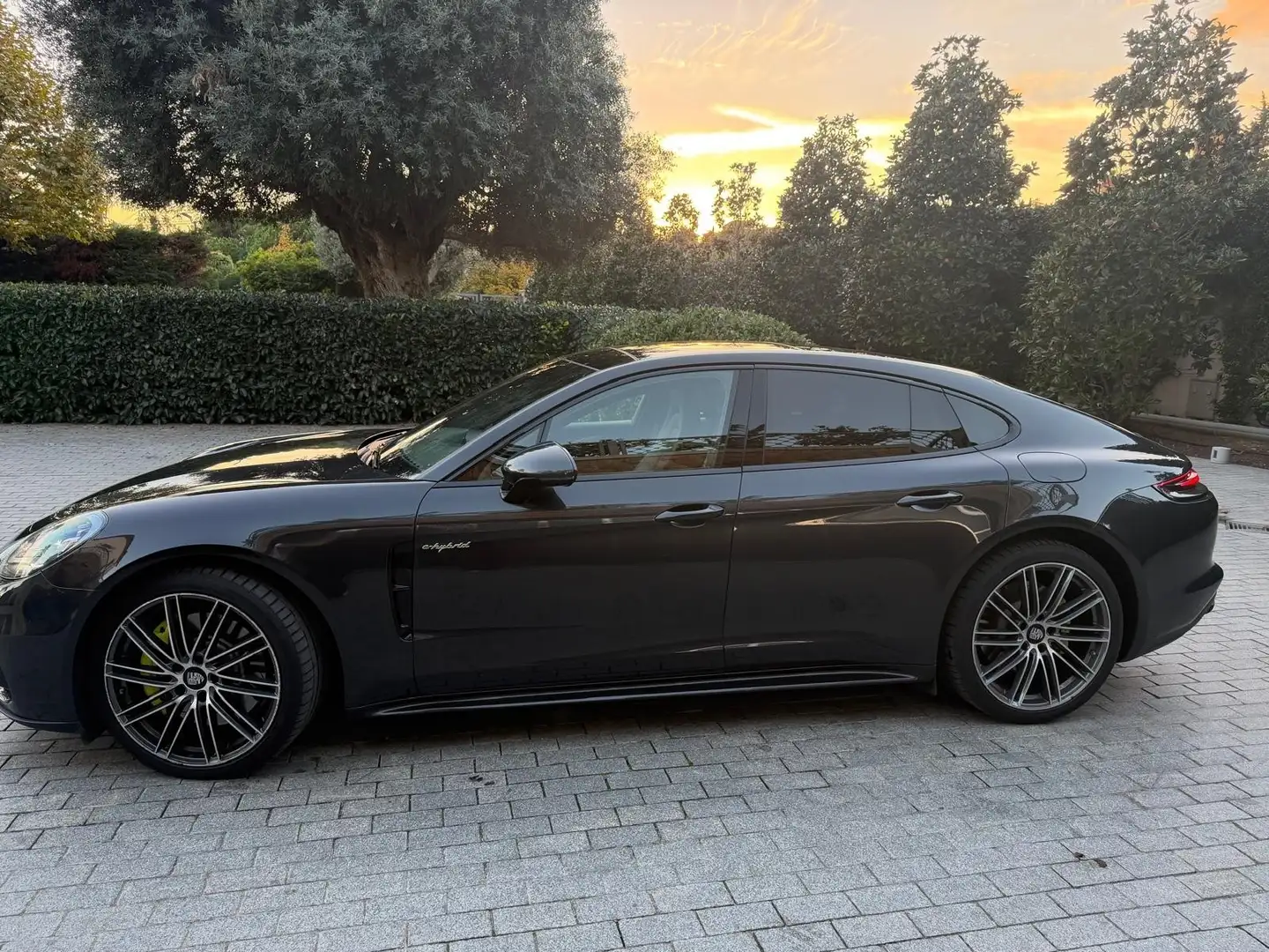 Porsche Panamera 4 e-Hybrid - 2