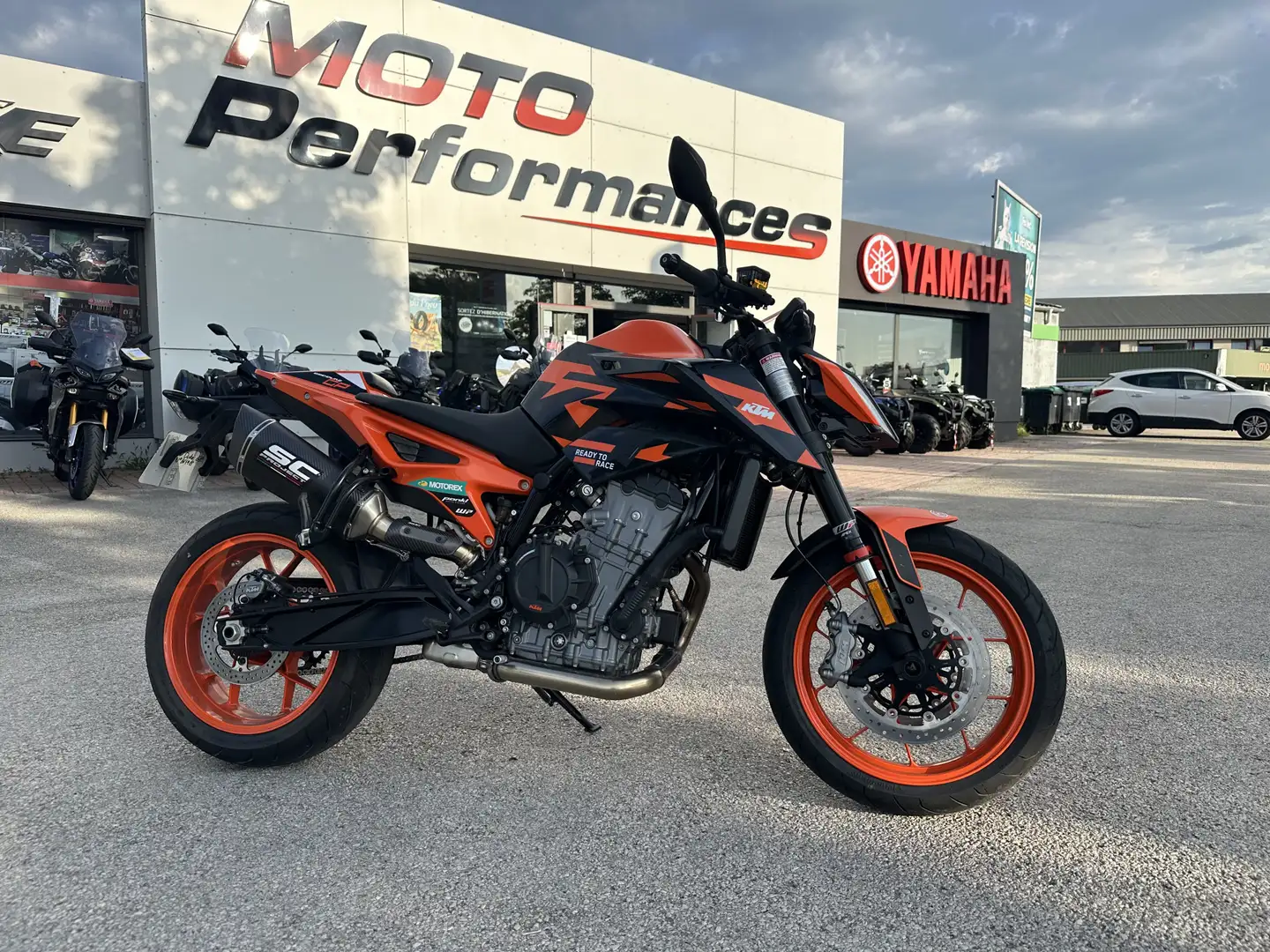 KTM 890 Duke Oranje - 1