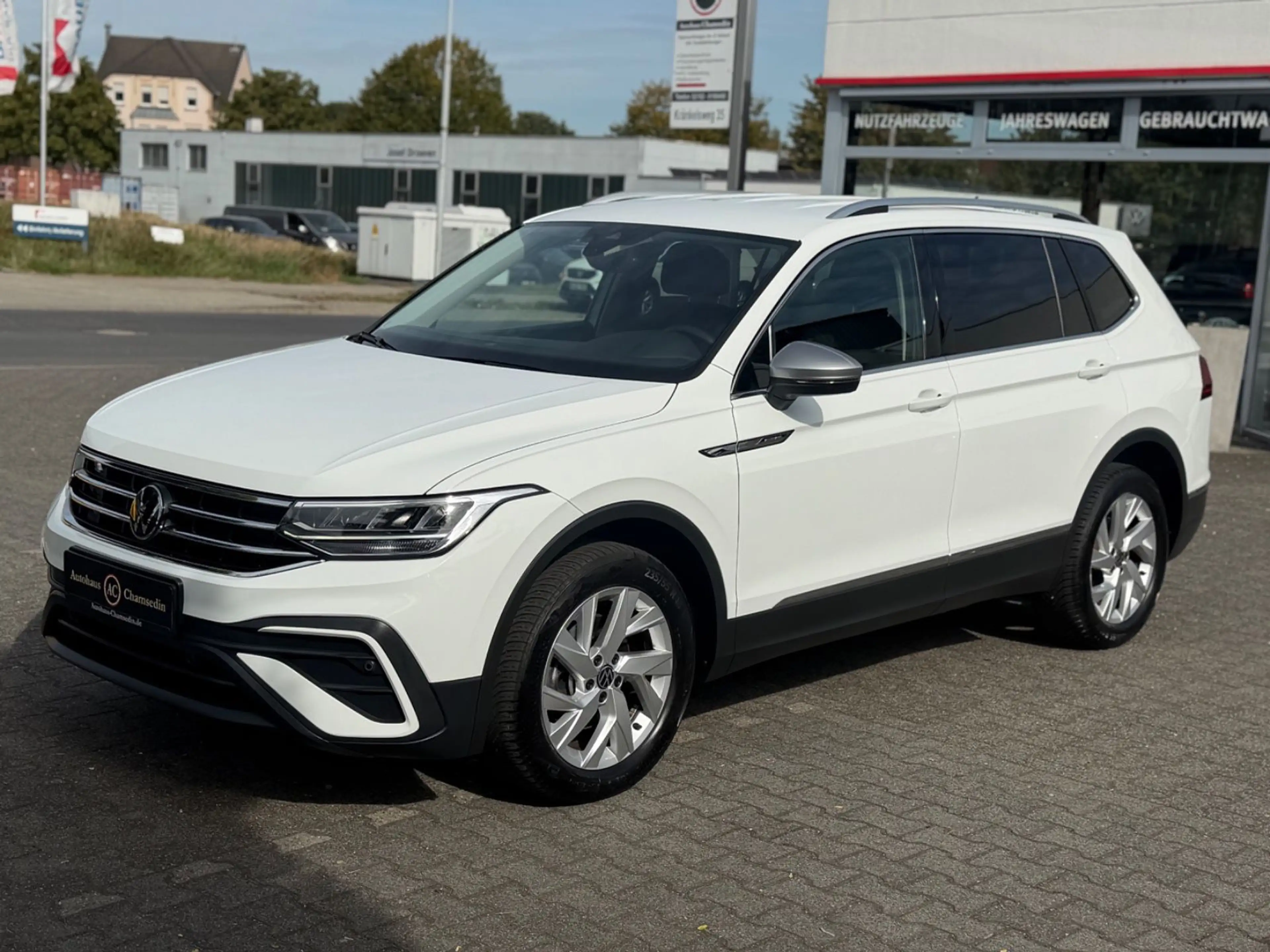 Volkswagen Tiguan Allspace Life — photo 2