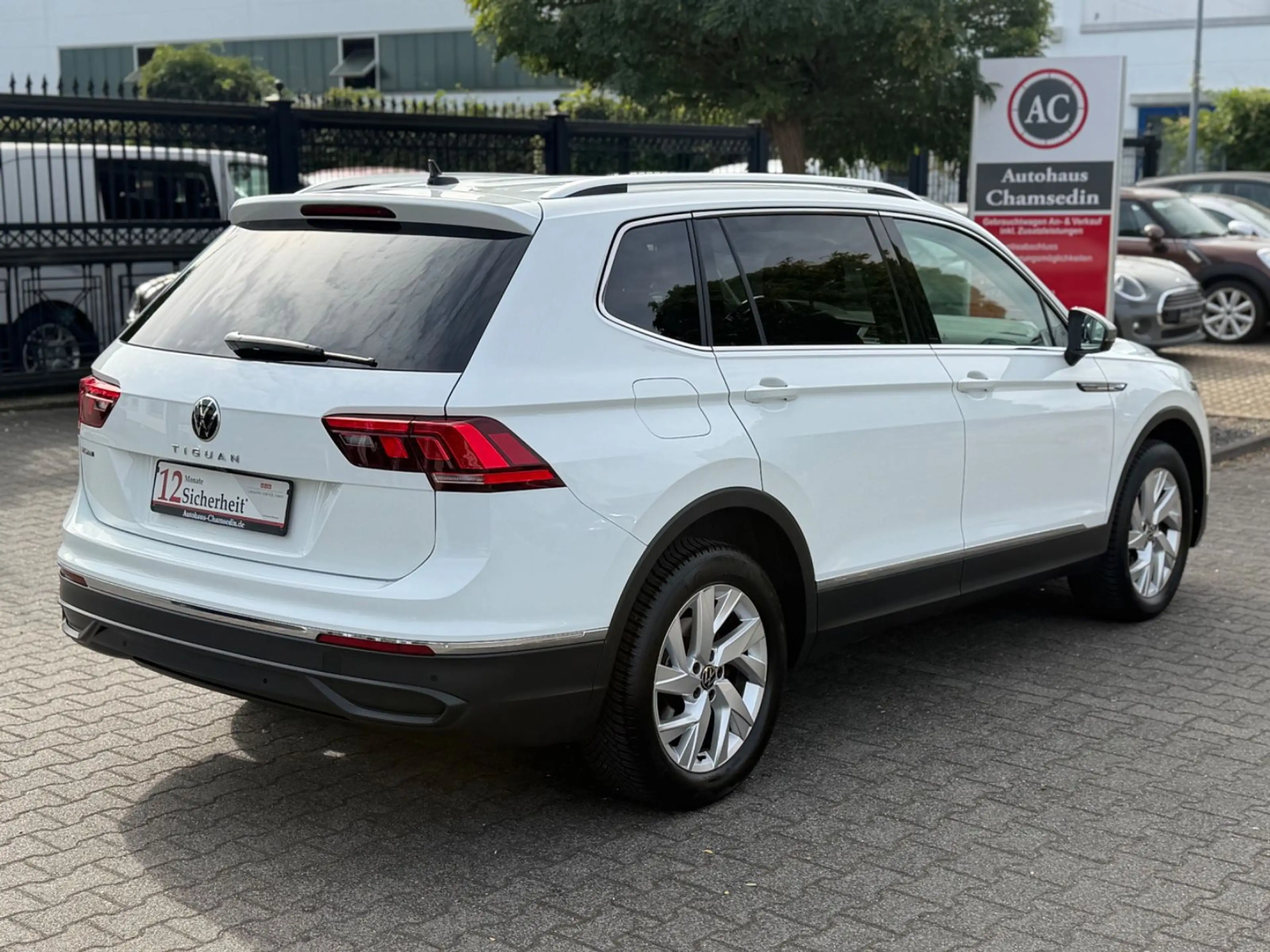 Volkswagen Tiguan Allspace Life — photo 6
