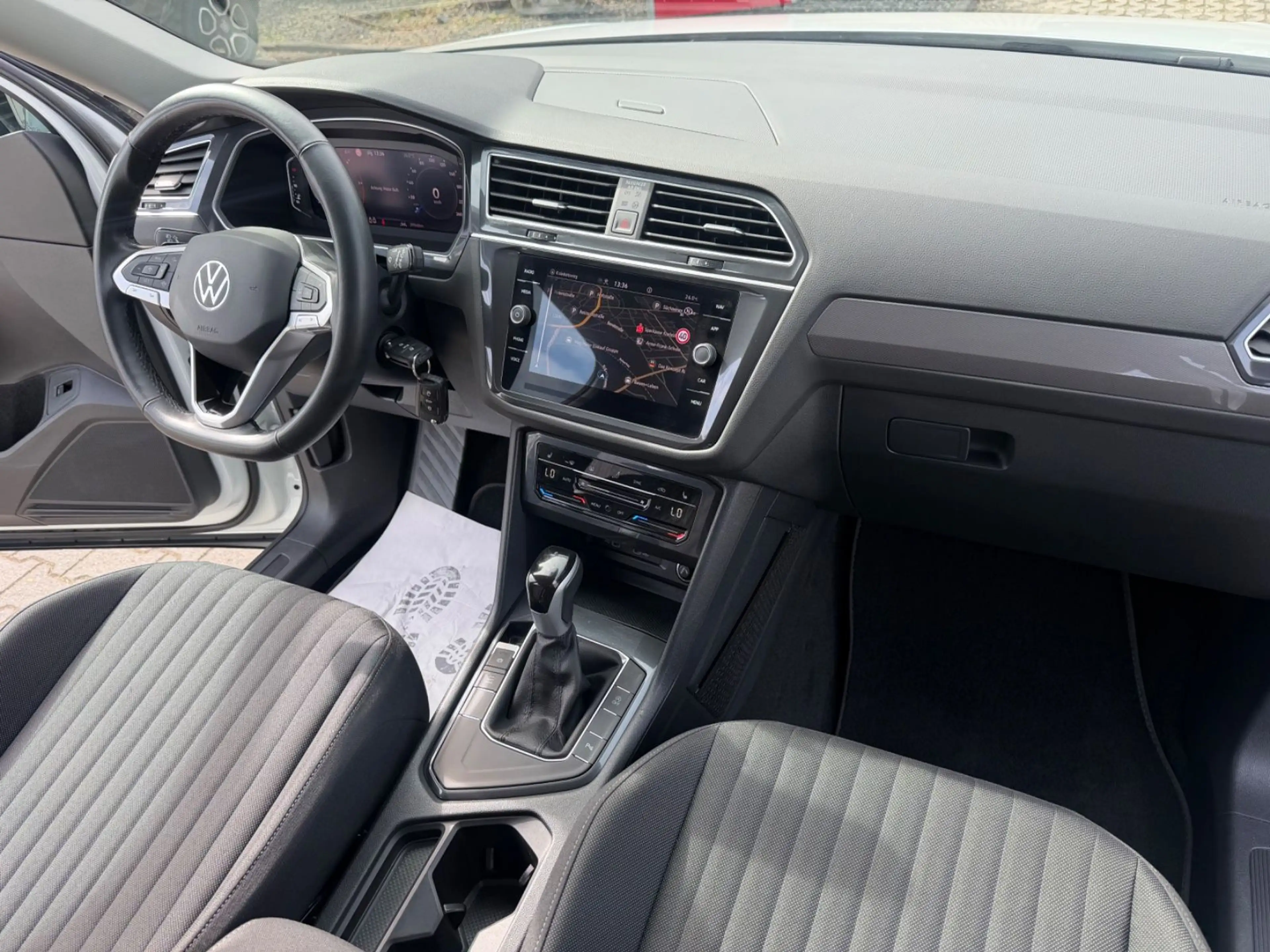 Volkswagen Tiguan Allspace Life — photo 10