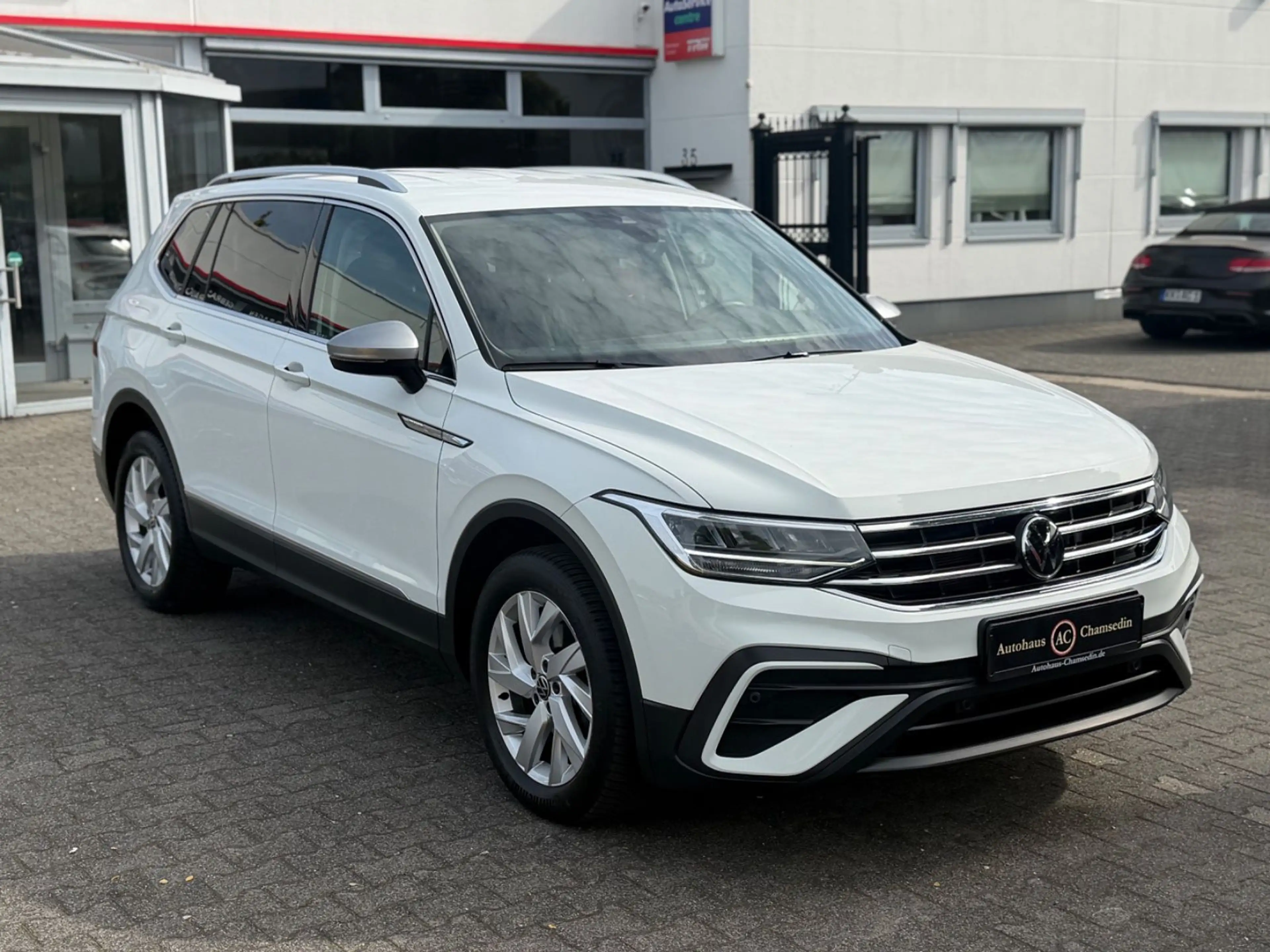 Volkswagen Tiguan Allspace Life — photo 8