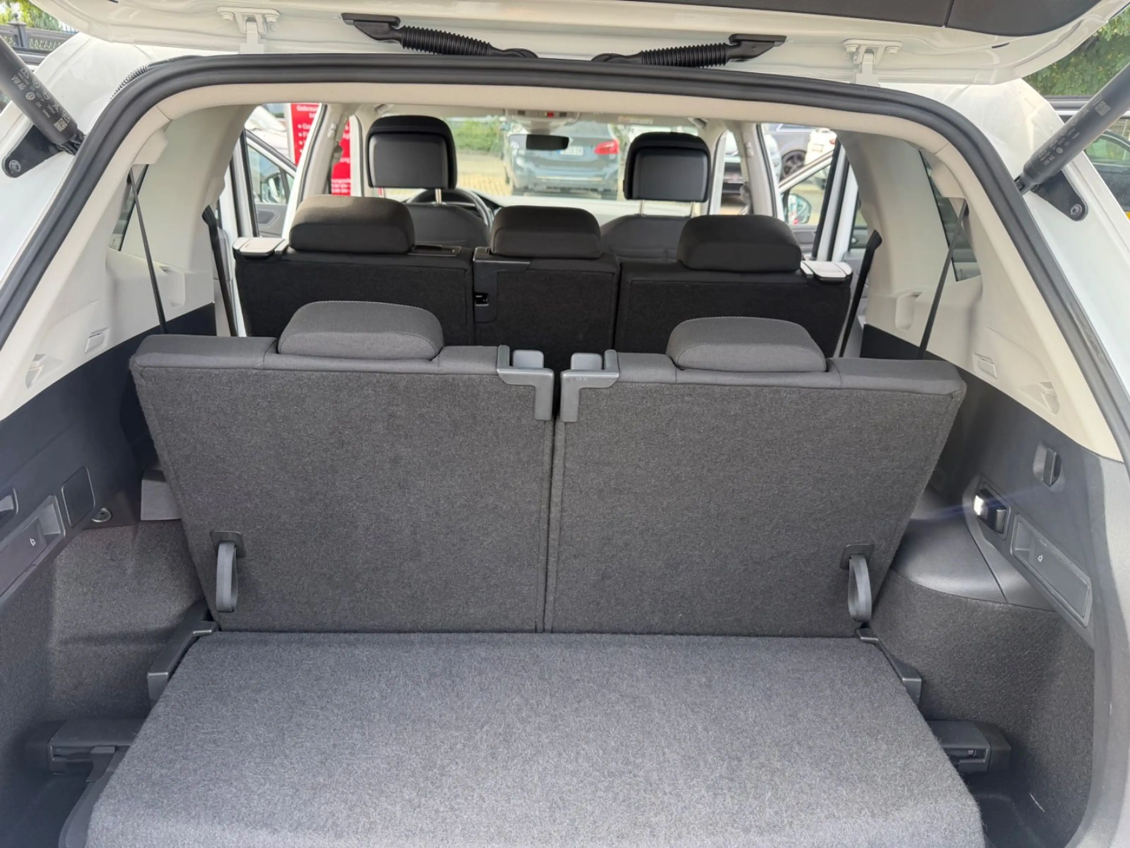 Volkswagen Tiguan Allspace Life — photo 15