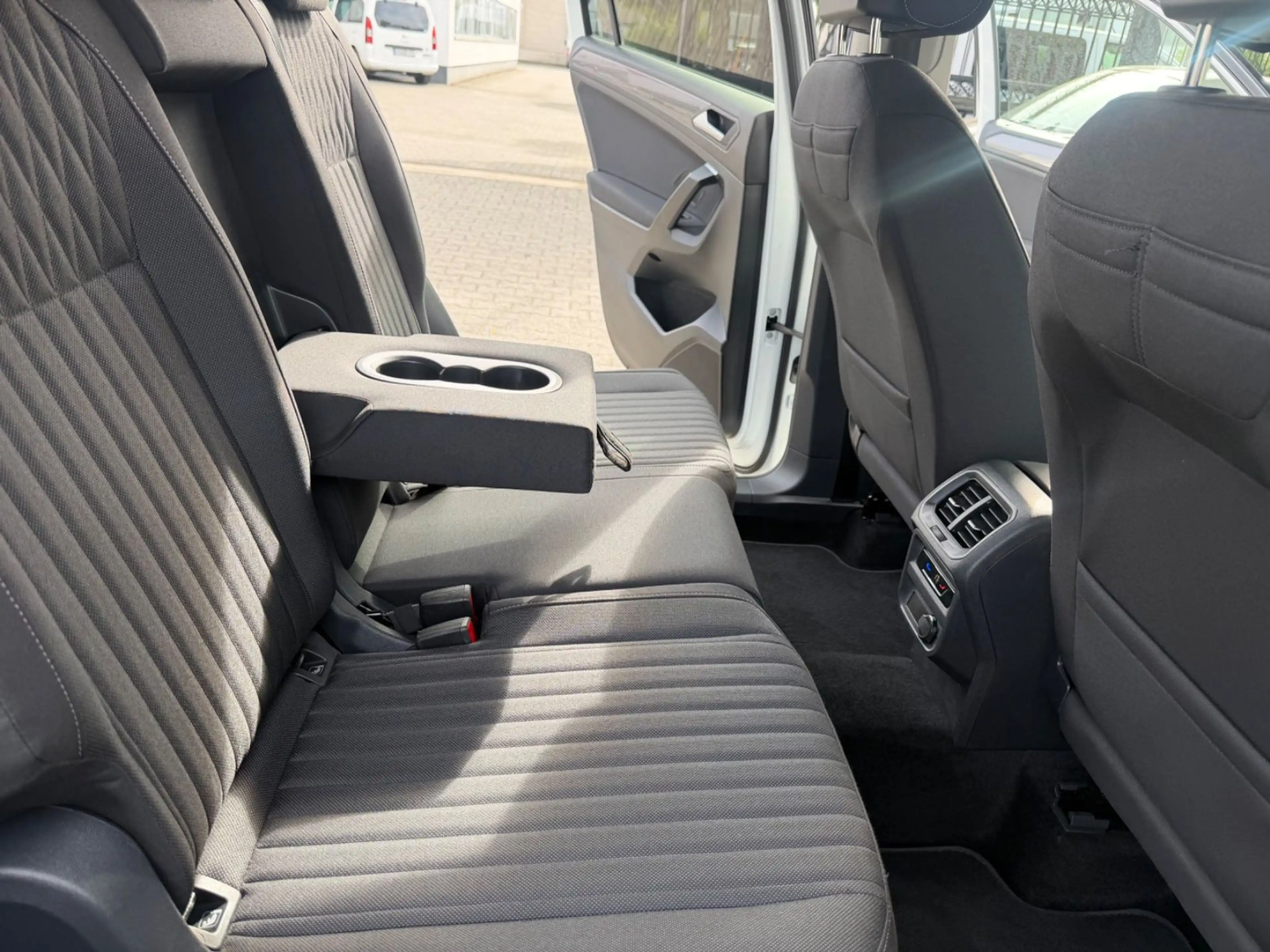 Volkswagen Tiguan Allspace Life — photo 14