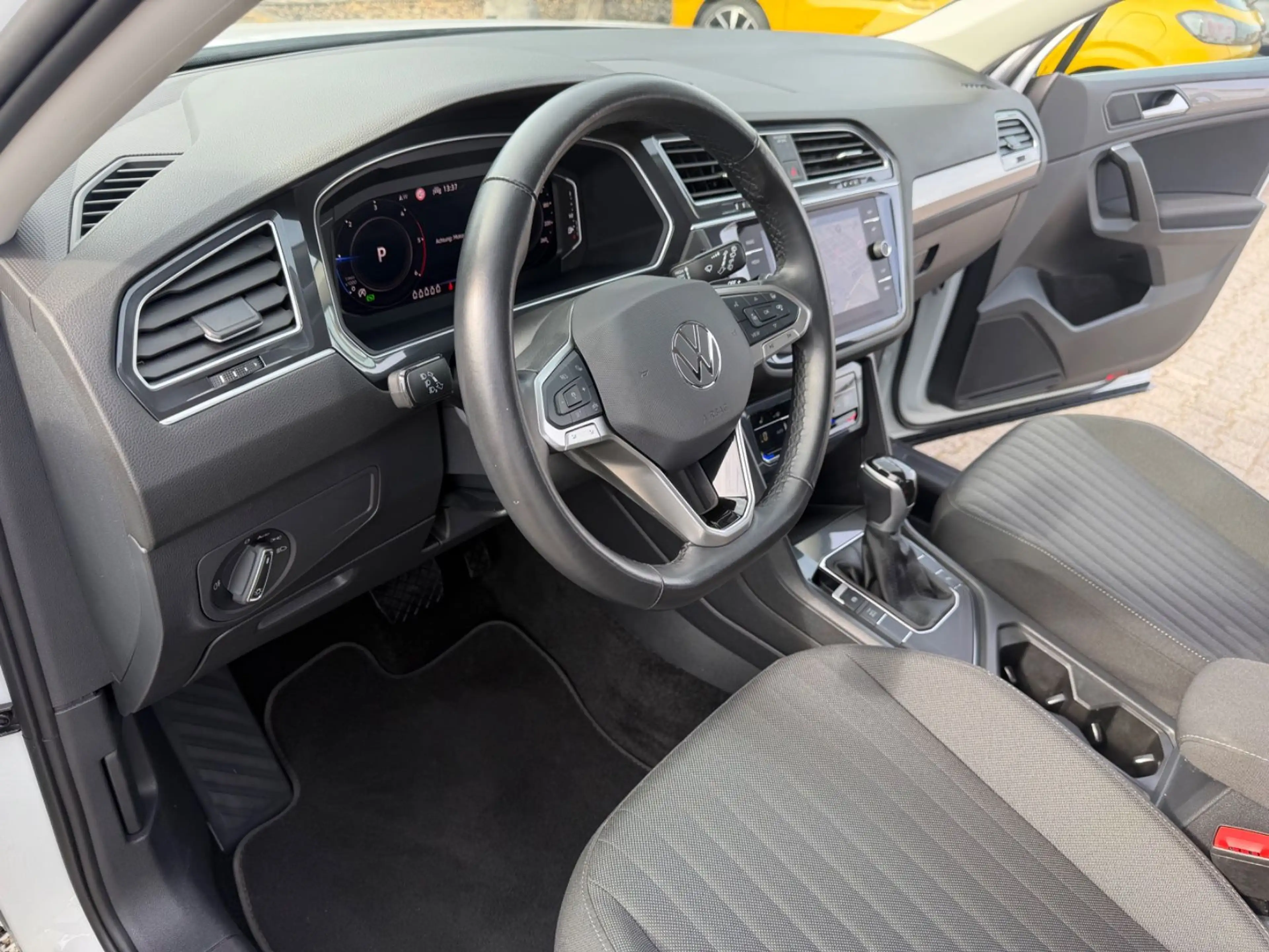 Volkswagen Tiguan Allspace Life — photo 11