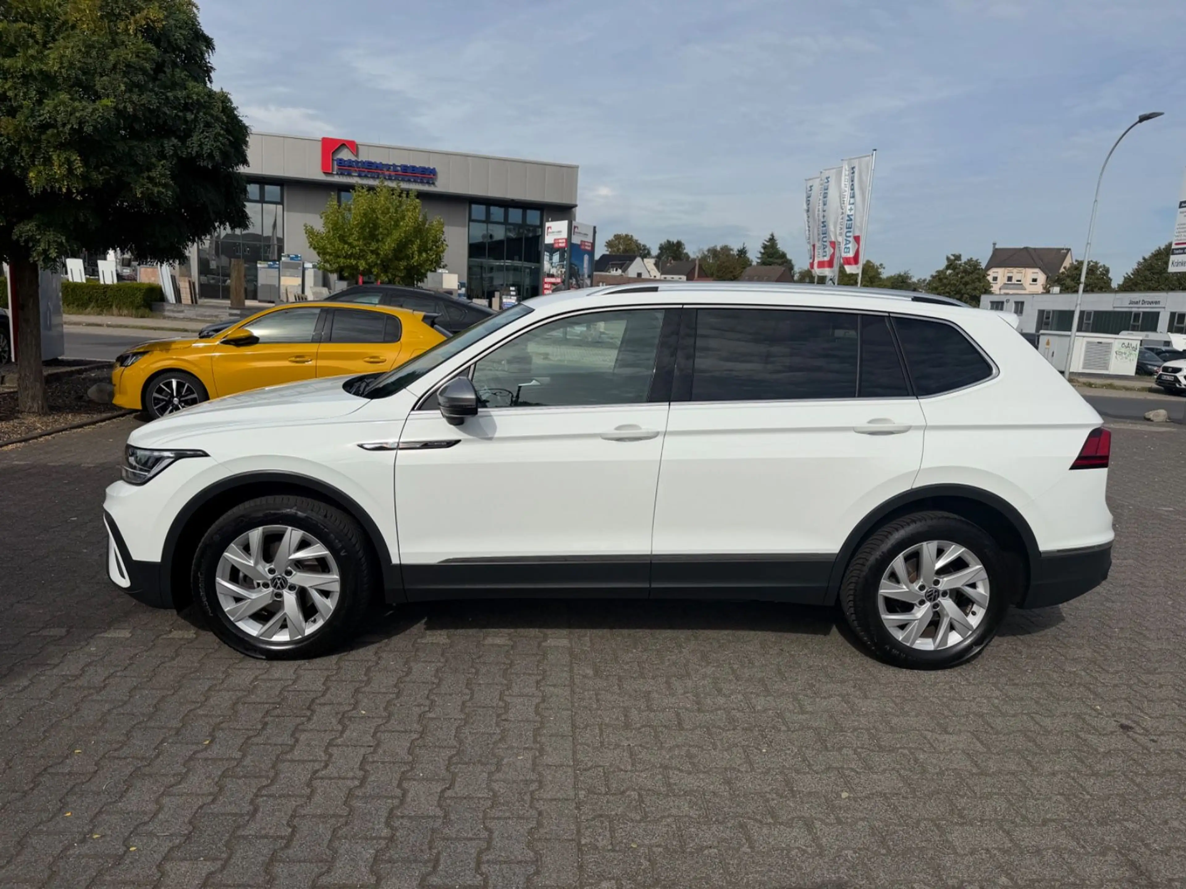 Volkswagen Tiguan Allspace Life — photo 3