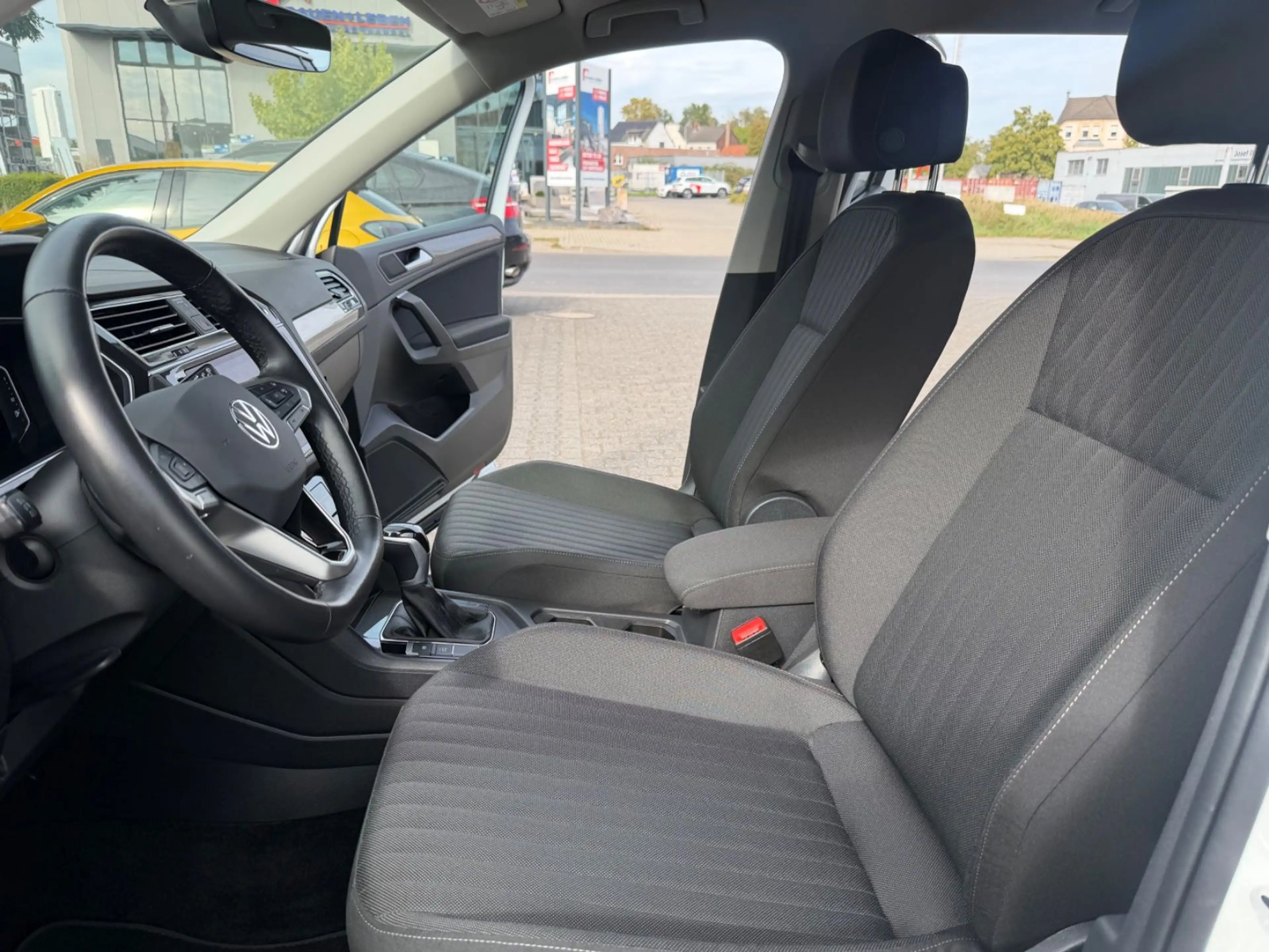 Volkswagen Tiguan Allspace Life — photo 12