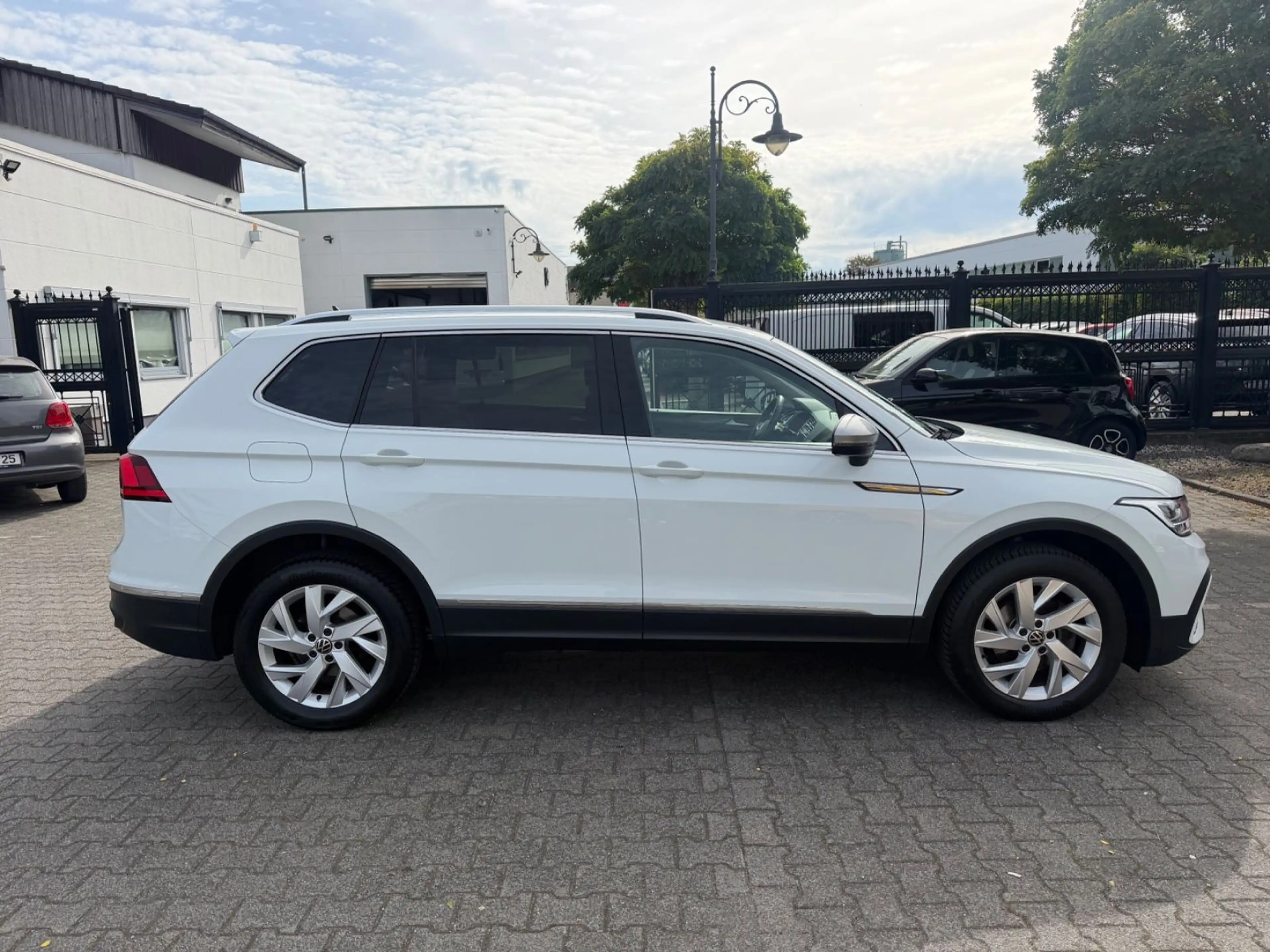 Volkswagen Tiguan Allspace Life — photo 7