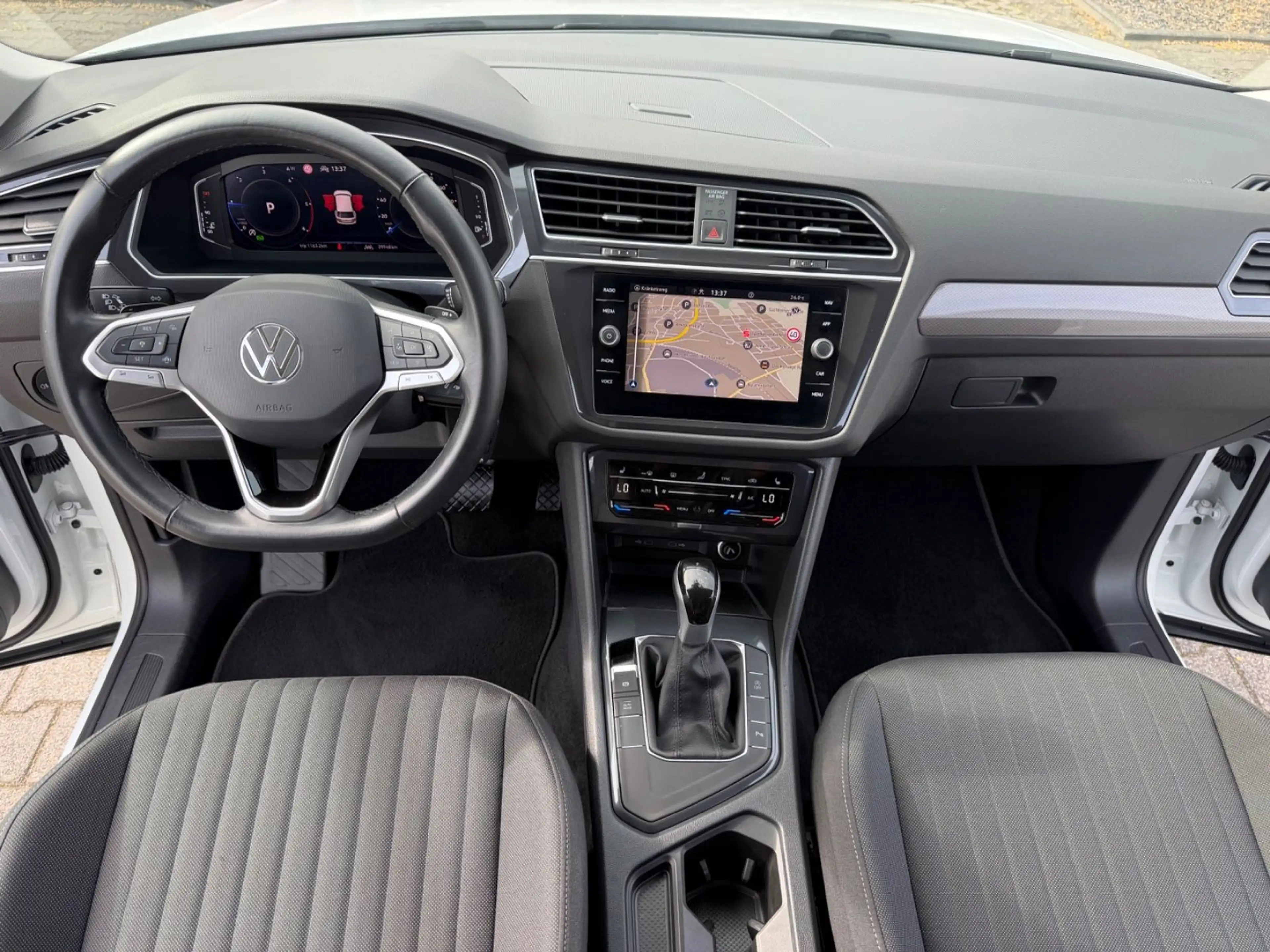 Volkswagen Tiguan Allspace Life — photo 9