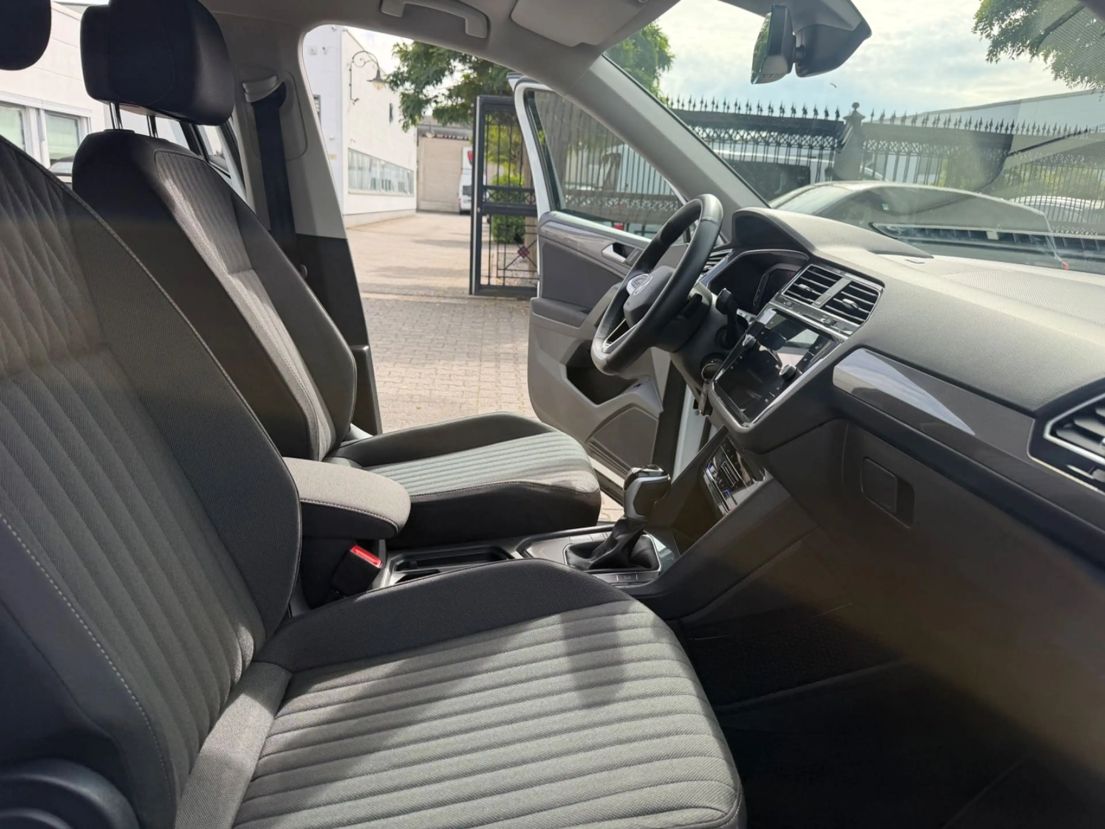 Volkswagen Tiguan Allspace Life — photo 13