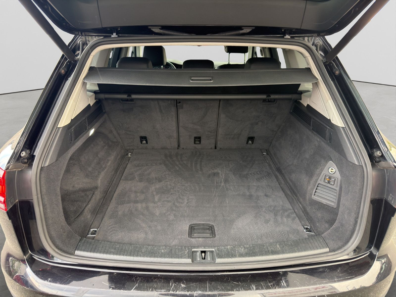 Volkswagen Touareg 3.0 TDI DSG 4M KAM ACC SITZH LED APP AHK — photo 10