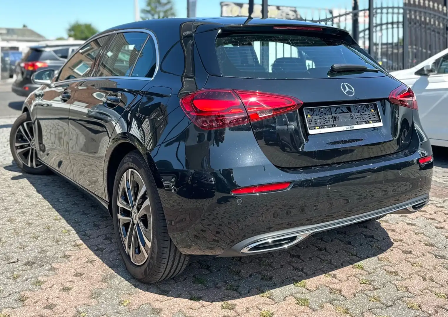 Mercedes-Benz A 180 -DIGITAL-KAMERA-LEDER-AUTOMA- Schwarz - 2