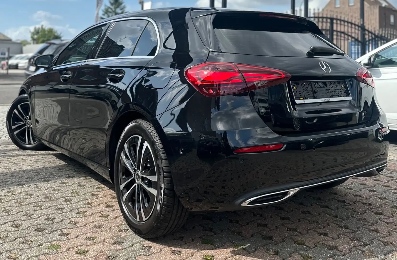 Mercedes-Benz A 180 -DIGITAL-KAMERA-LEDER-AUTOMA- Noir - 2