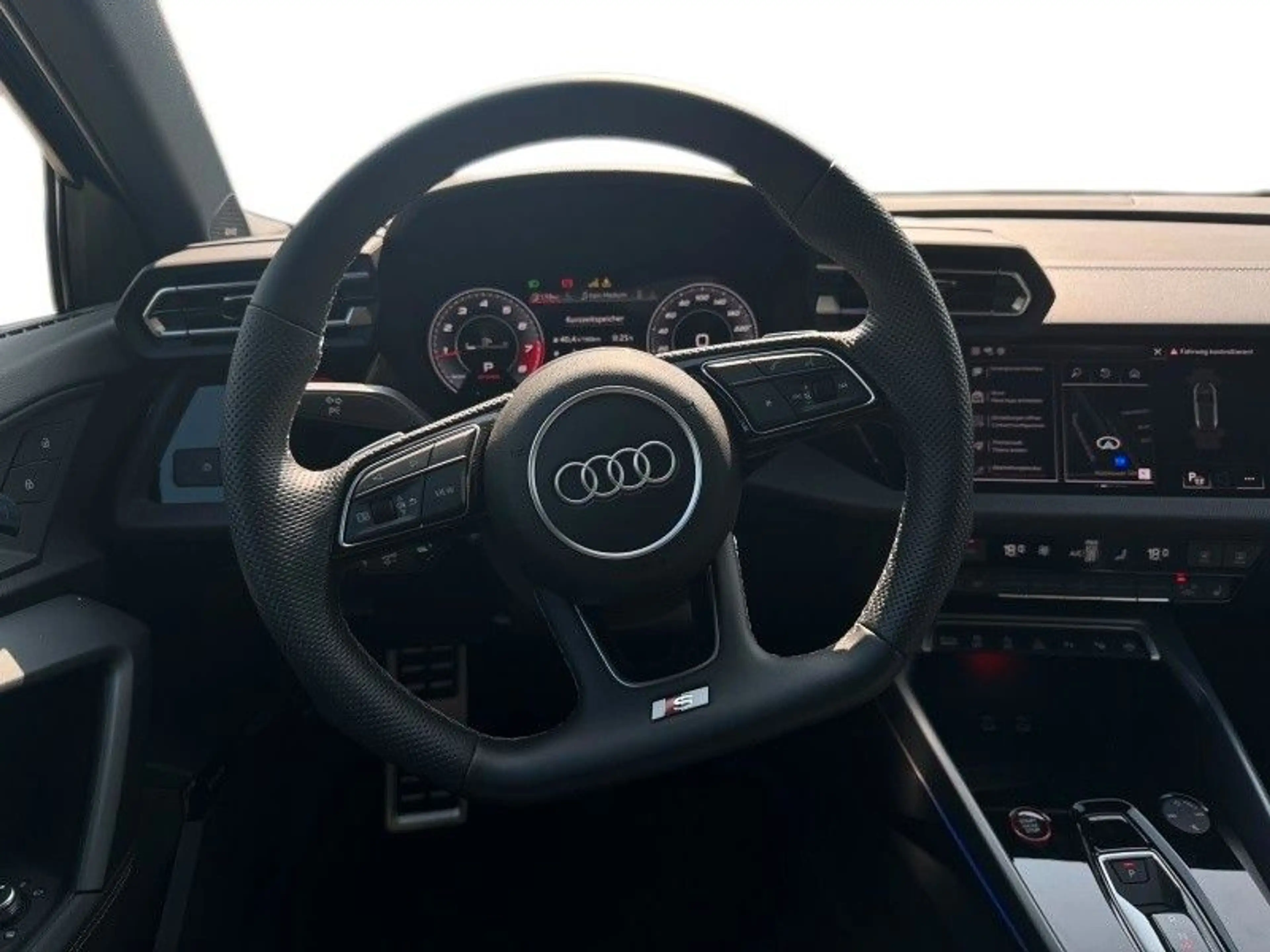 Audi S3 Sportback 2.0 TFSI quattro — photo 12