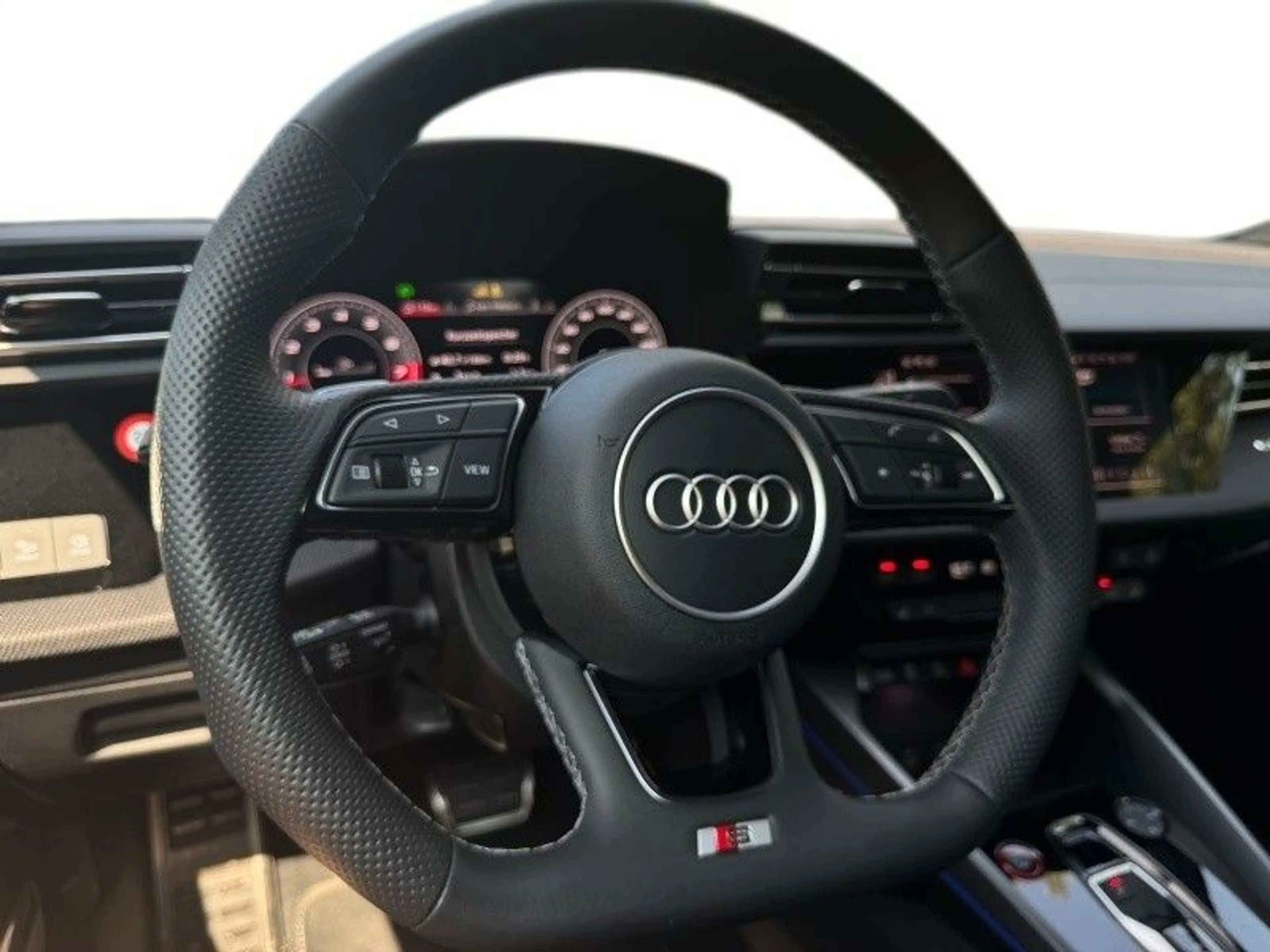 Audi S3 Sportback 2.0 TFSI quattro — photo 13