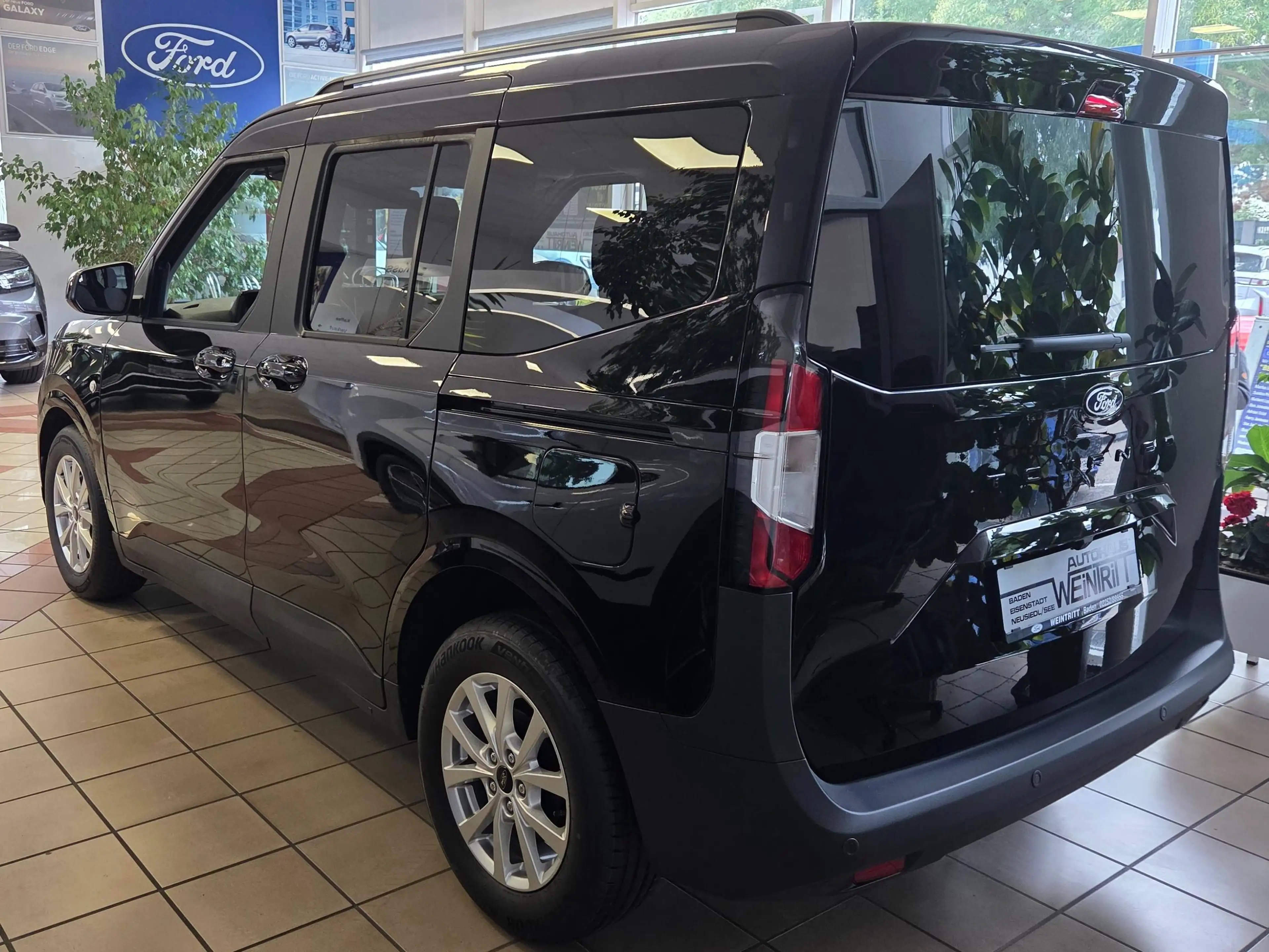 Ford Tourneo Courier Titanium — photo 4