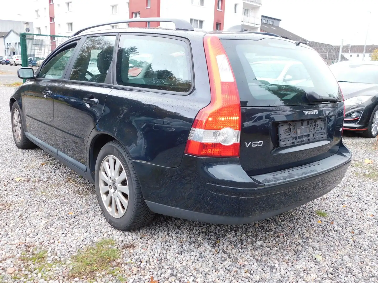 Volvo V50 Kombi 2.4 Momentum Schwarz - 2