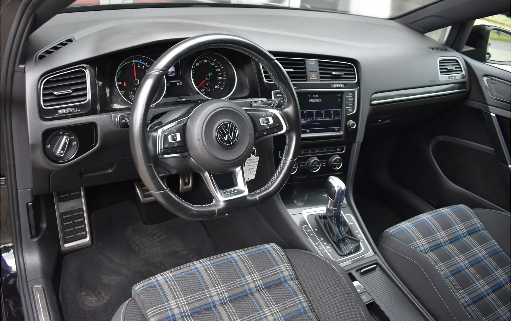 Volkswagen Golf GTE 1.4 TSI / Automaat / 17 inch / Cruise / Parkeersen Zwart - 2