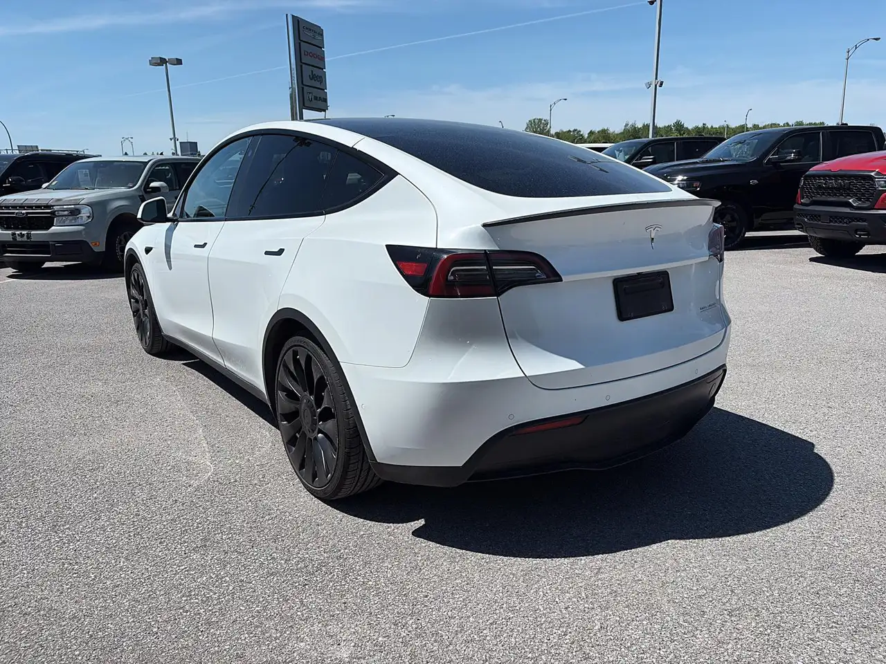 Tesla Model Y снимка Tesla Model Y