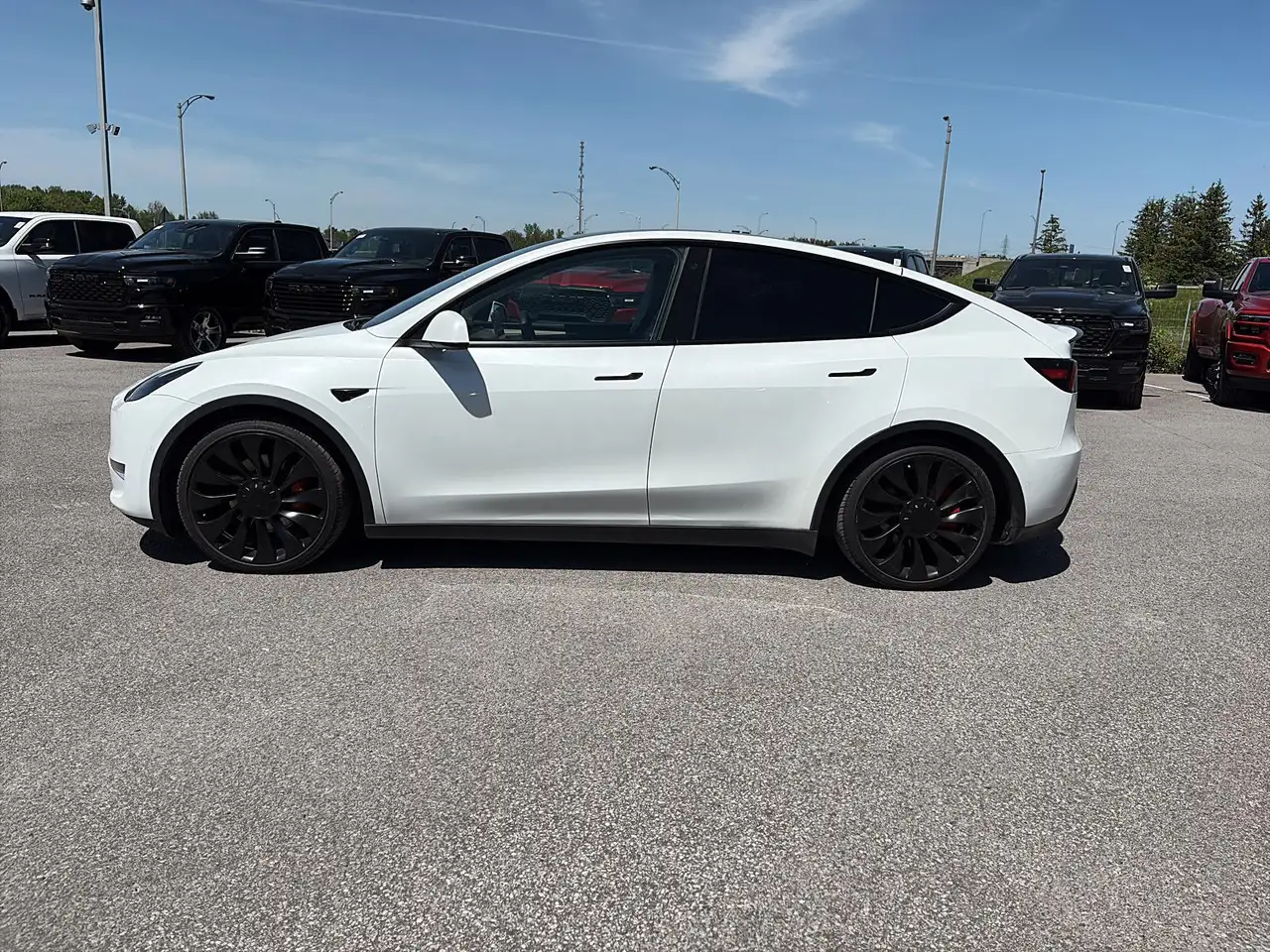Tesla Model Y снимка Tesla Model Y