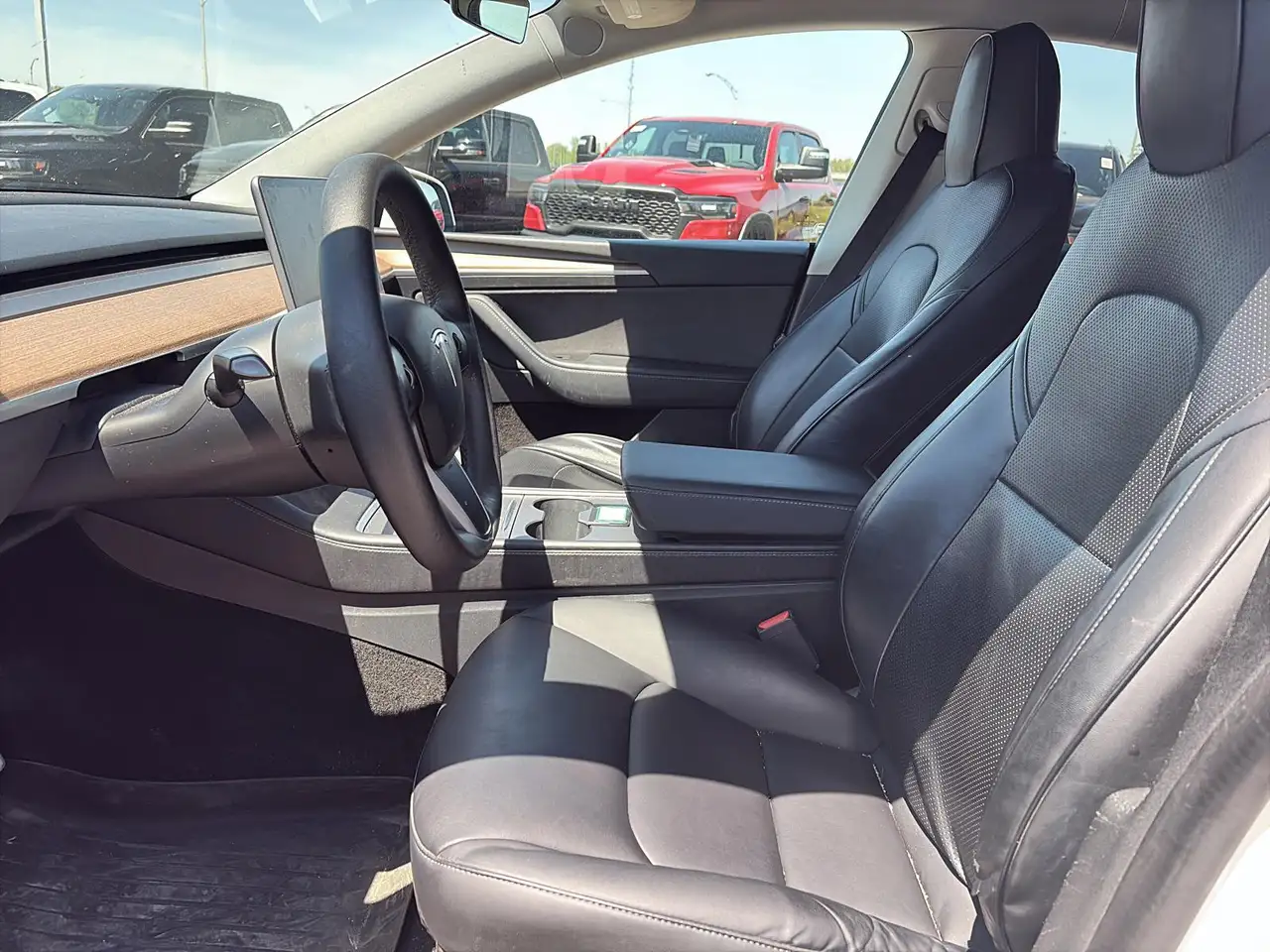 Tesla Model Y снимка Tesla Model Y