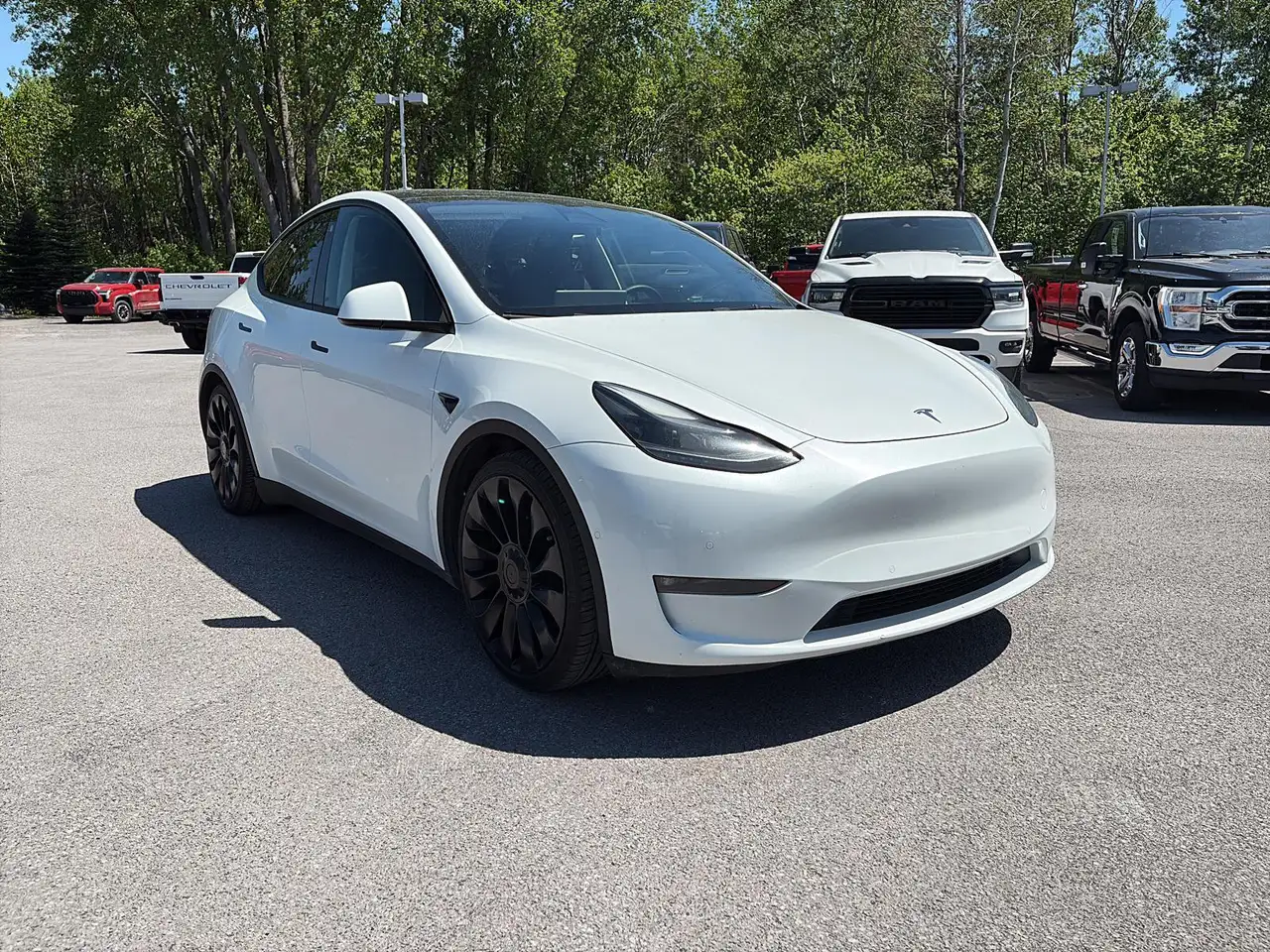 Tesla Model Y снимка Tesla Model Y
