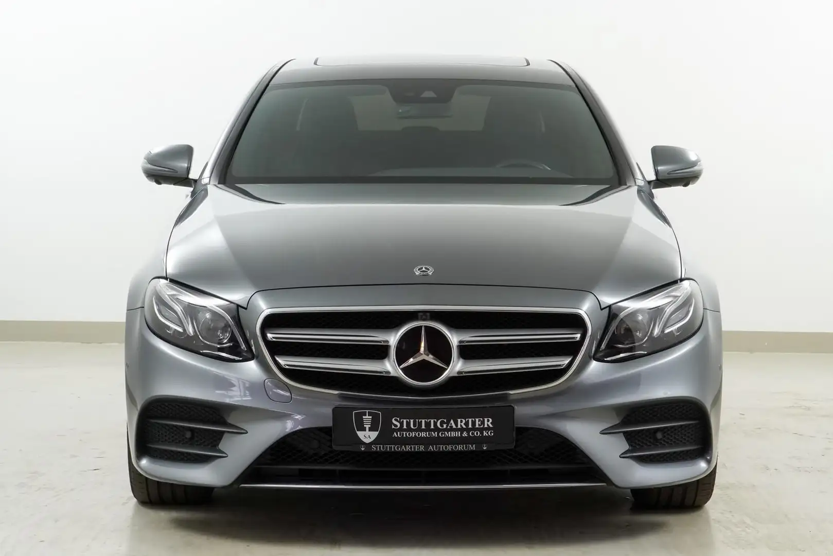 Mercedes-Benz E 350 d AMG Line 360K Distr Standheizung LED Gris - 2