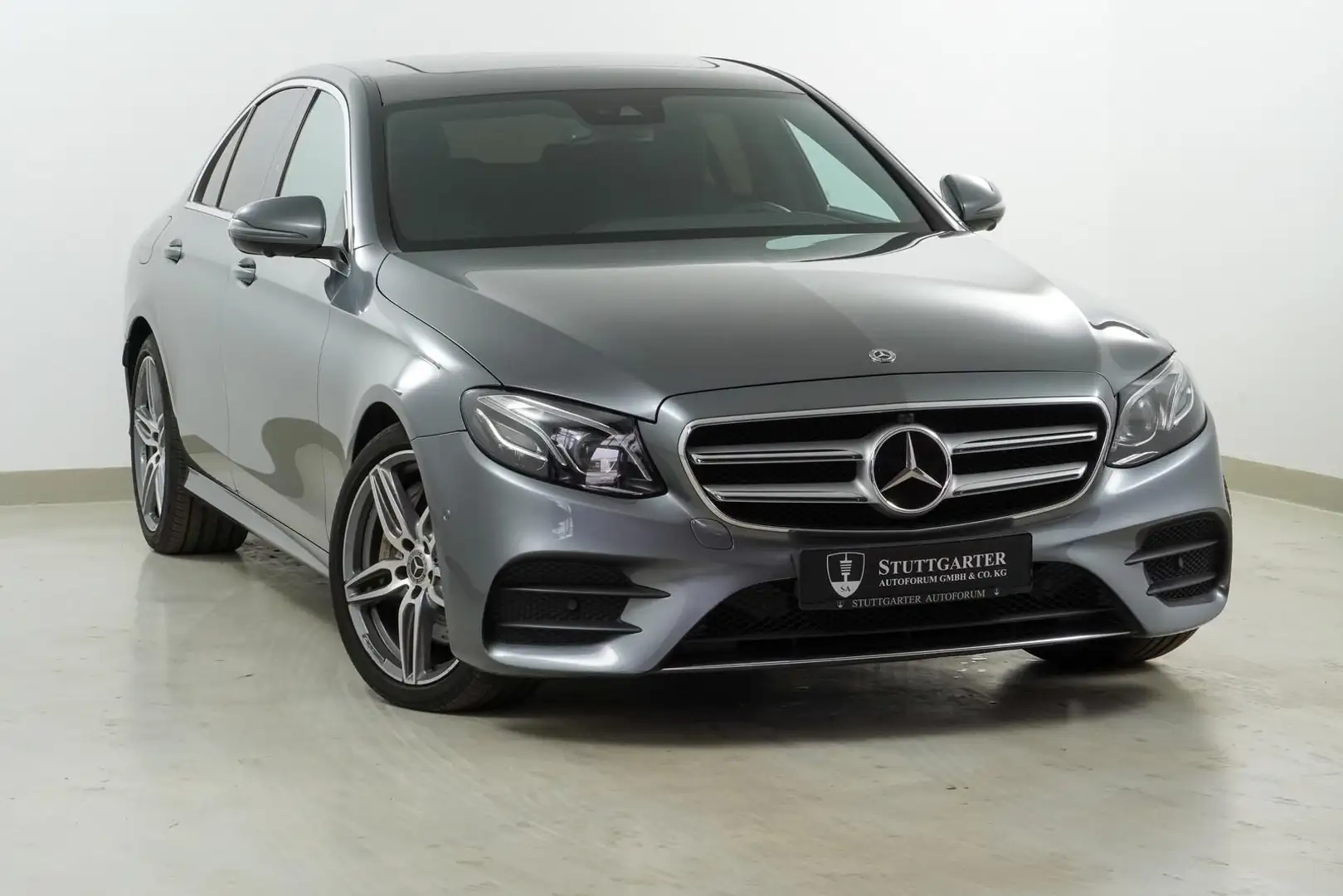 Mercedes-Benz E 350 d AMG Line 360K Distr Standheizung LED Gris - 1