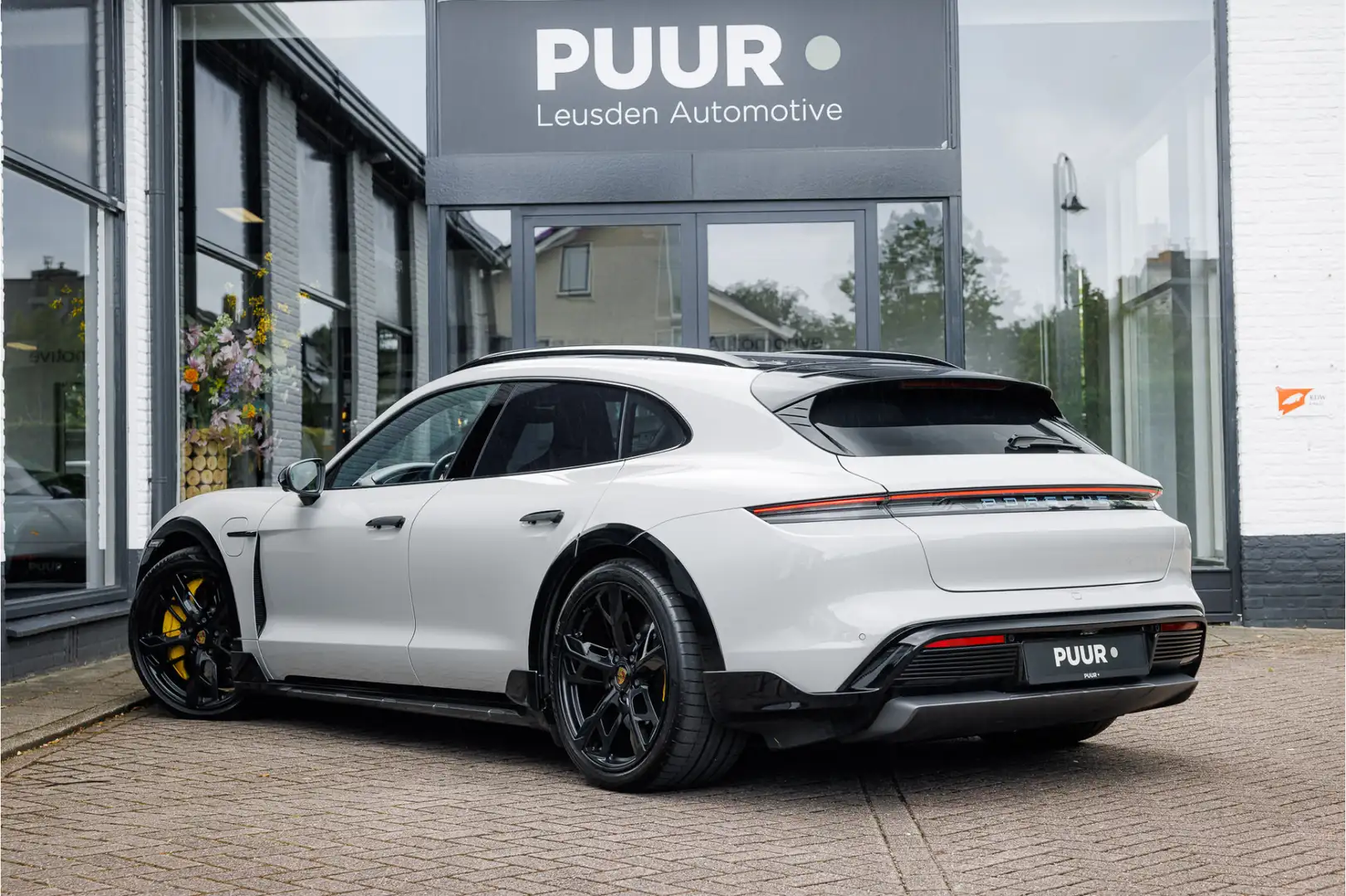 Porsche Taycan Cross Turismo 4S 93 kWh Kreide Pano - Luchtvering Grijs - 2