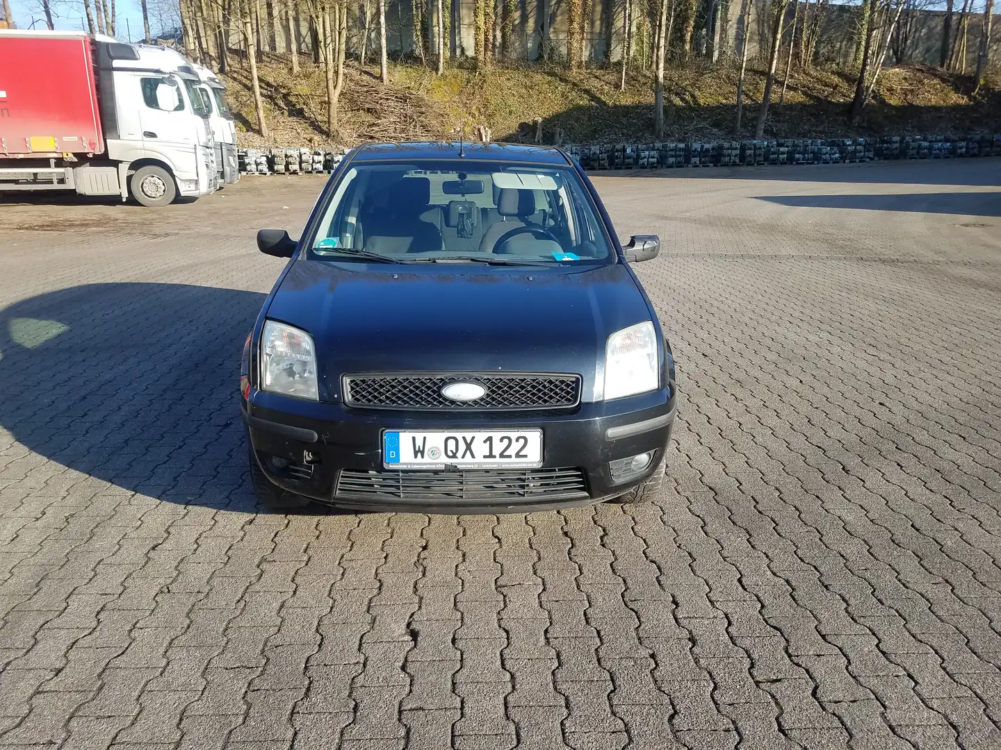 Ford Fusion 1.6 Trend Schwarz - 1