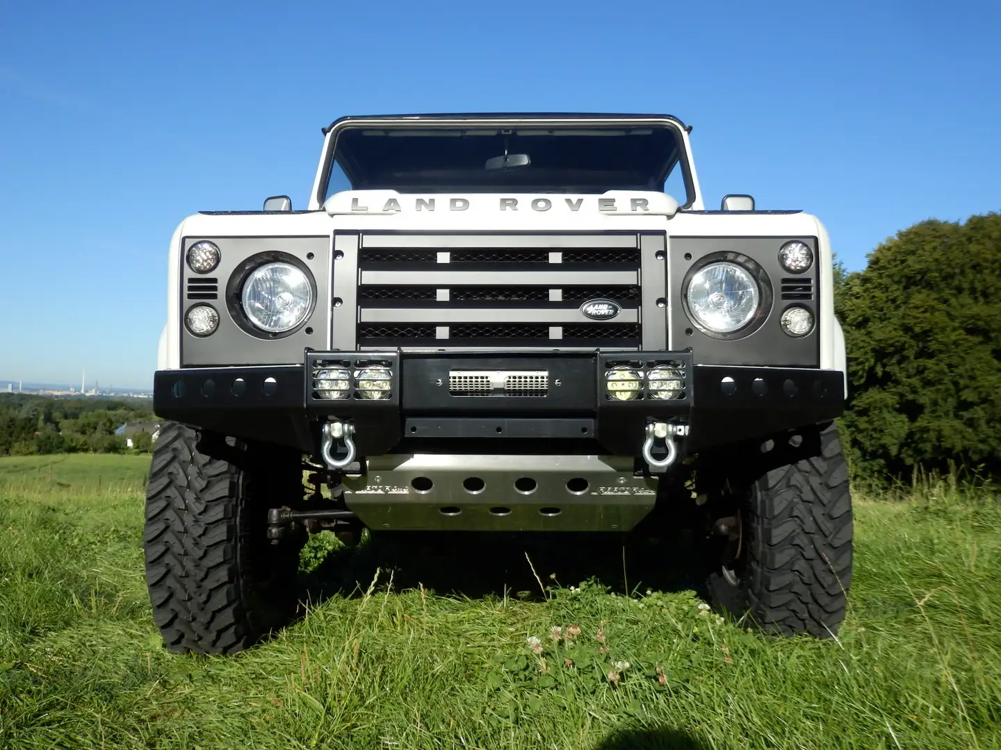 Land Rover Defender 90 Td5, Klima, AHK, Pick Up oder Cabrio, Neuteile Weiß - 2