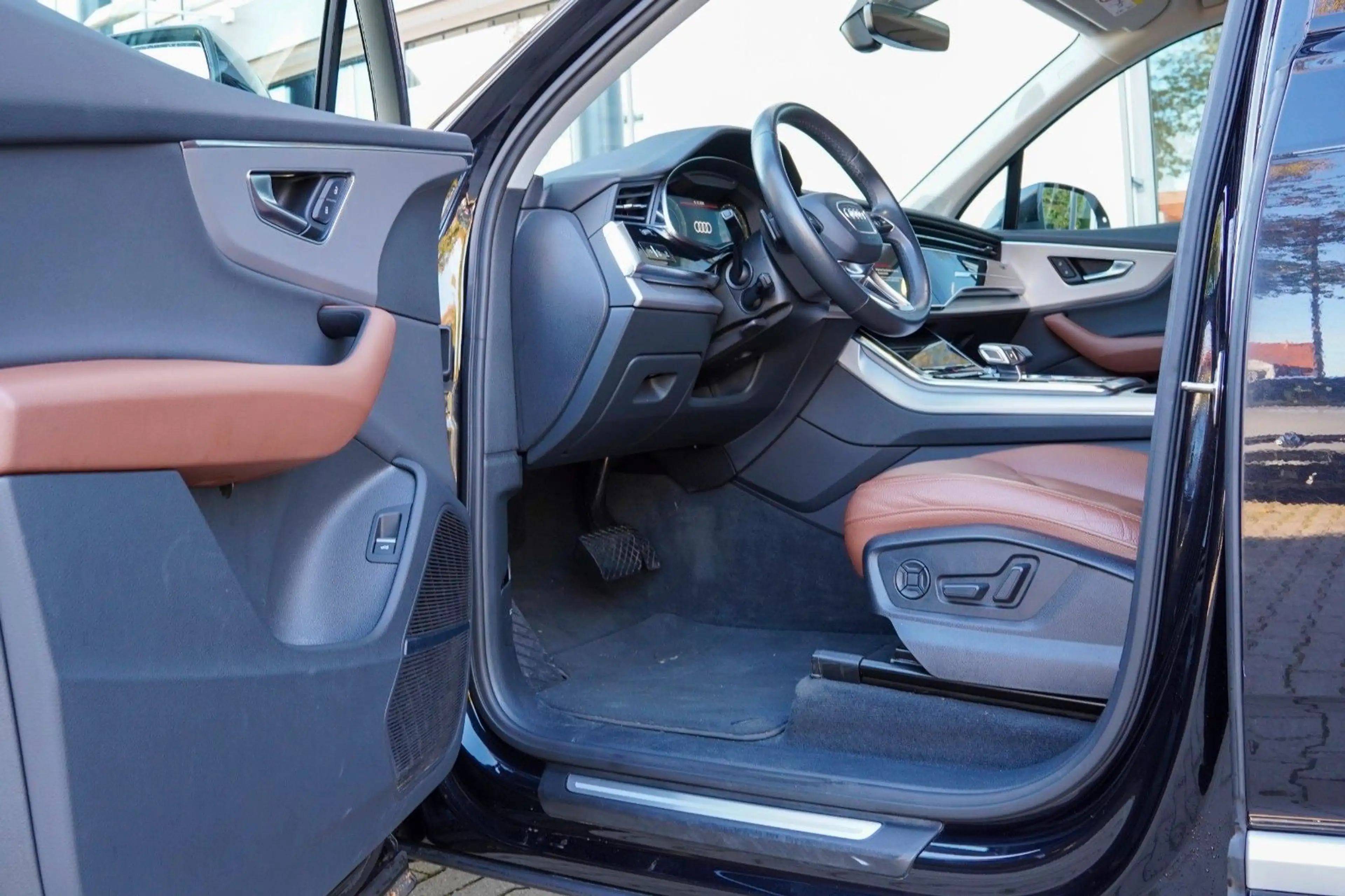 Audi Q7 50 TDI quattro / S Line / Ambiente / LED — photo 9