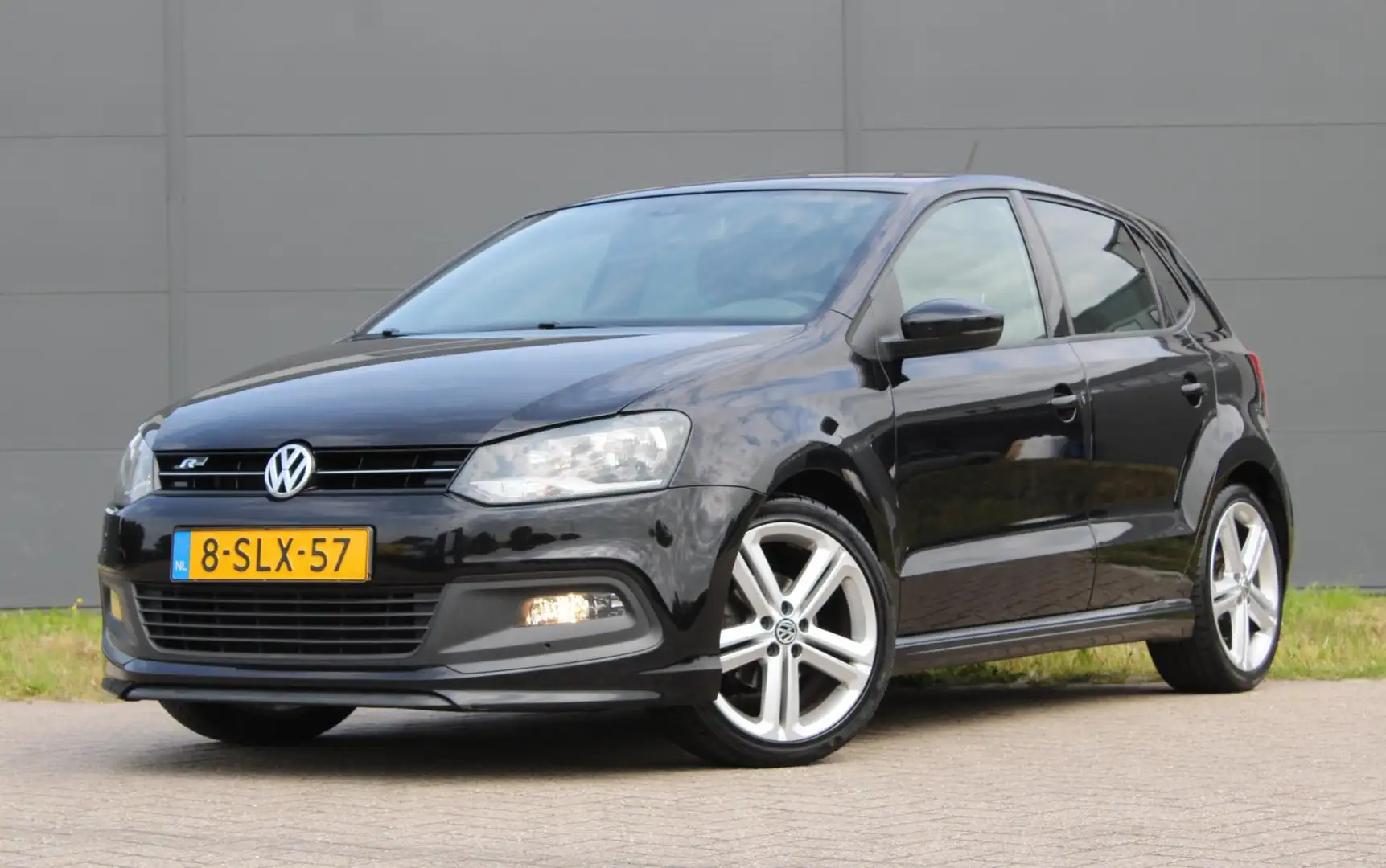 Volkswagen Polo 1.2 TSI R-Line Edition Cruise Climate PDC Zwart - 2
