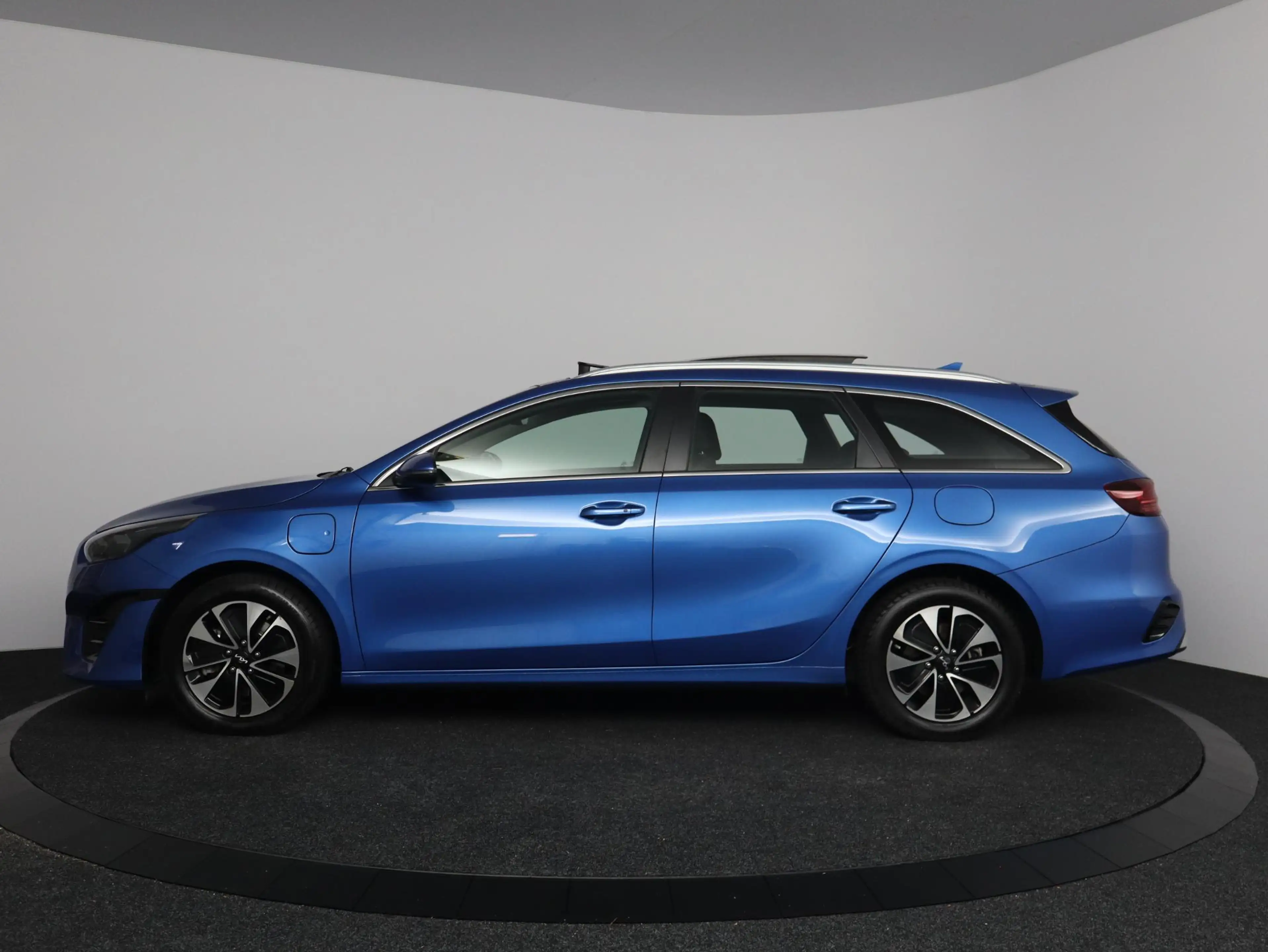 Kia Ceed SW / cee'd SW Sportswagon 1.6 GDI PHEV DynamicLine | Panoramadak — photo 13