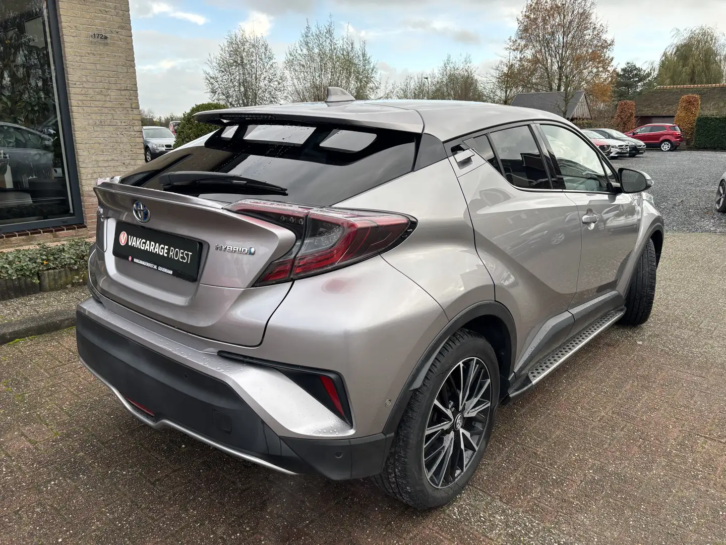 Toyota C-HR 1.8 Hybrid Automaat Dynamic All-Seasons / Navigati Gris - 2