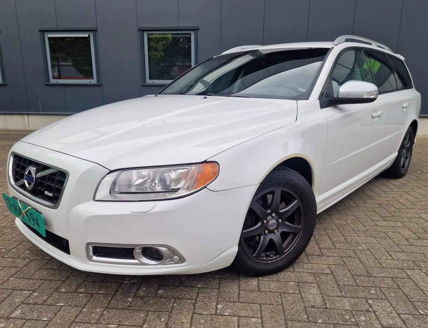 Volvo V70 2.5T R-Design, netto € 11.950, bijtel vriendelijk! Bianco - 2
