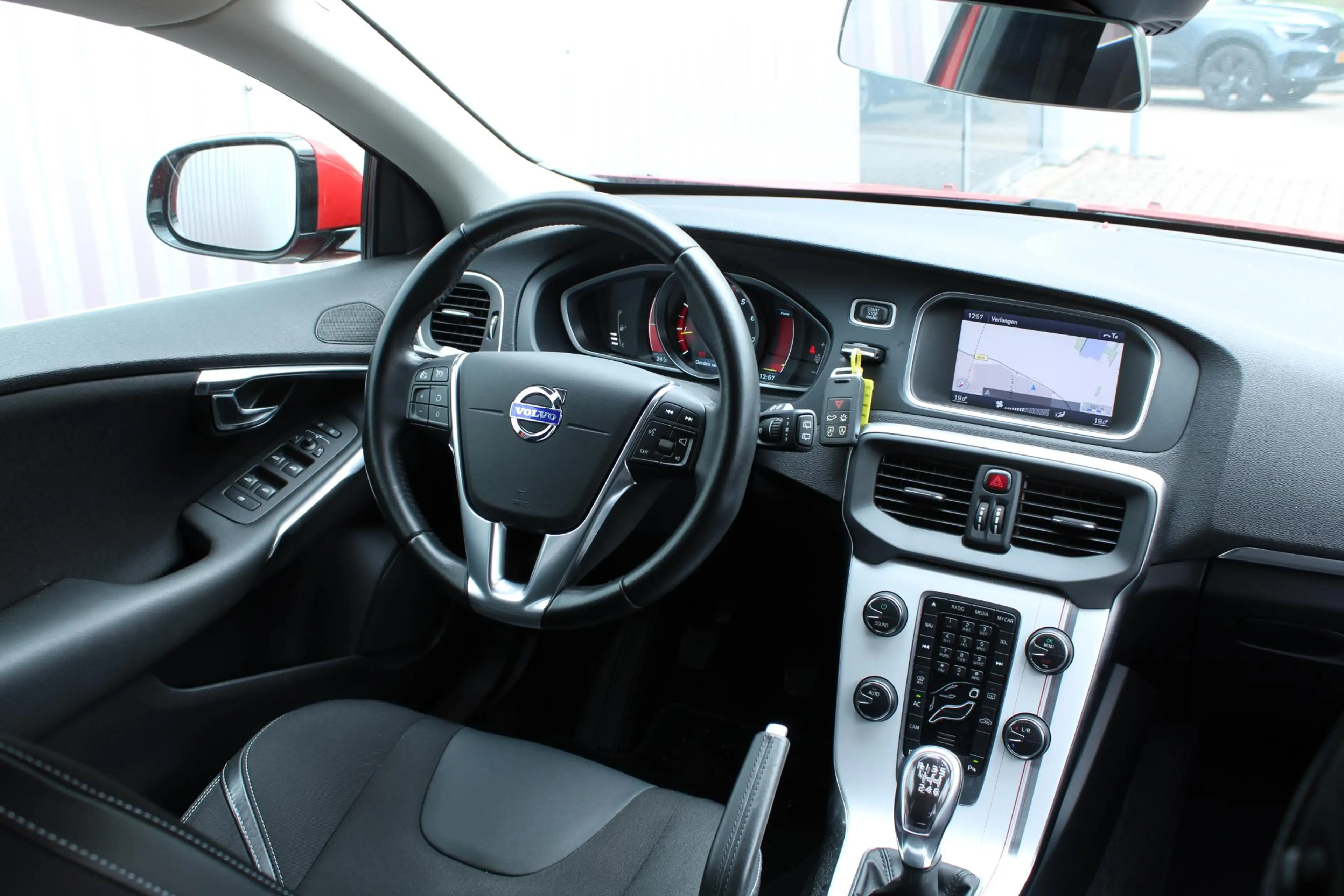 Volvo V40 T3 Momentum Achteruitrijcamera | Cruise control | — photo 9