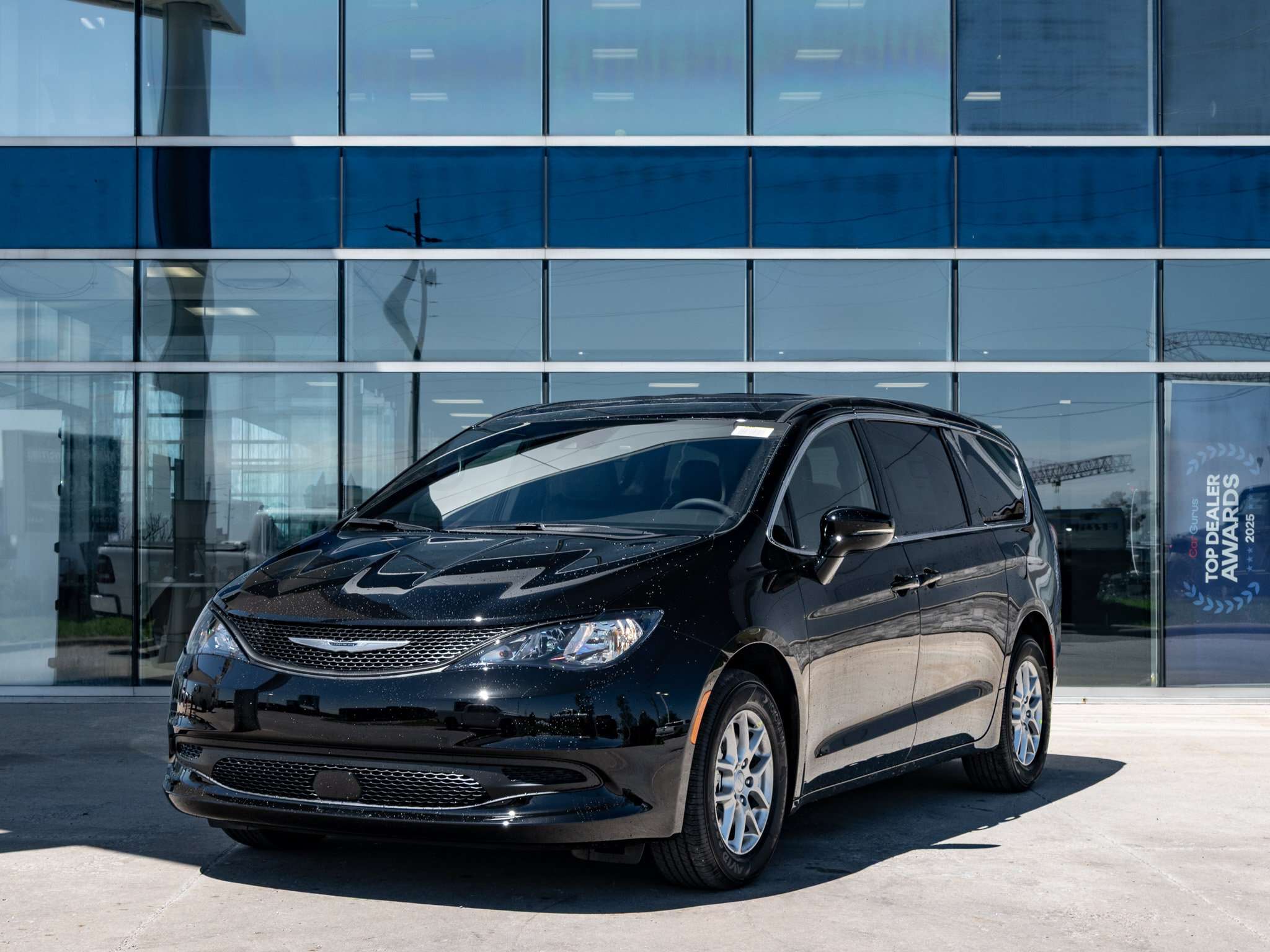 2027 Chrysler Grand Caravan SXT | Available Now — снимка 1