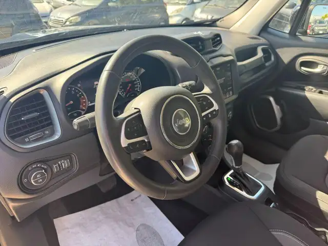 Jeep Renegade view 5