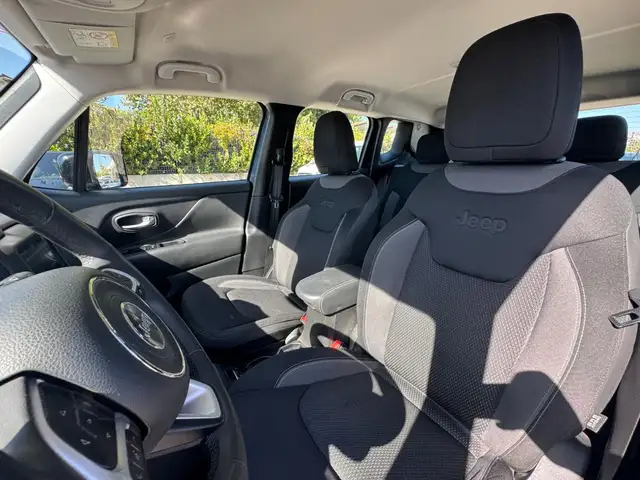 Jeep Renegade view 12