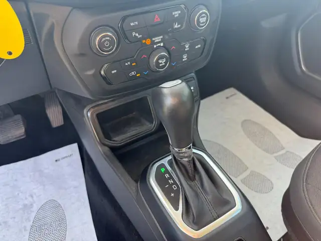Jeep Renegade view 11