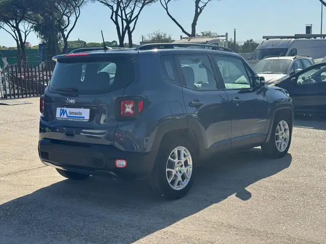 Jeep Renegade view 3