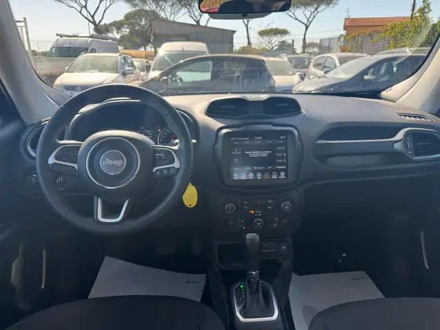 Jeep Renegade view 4