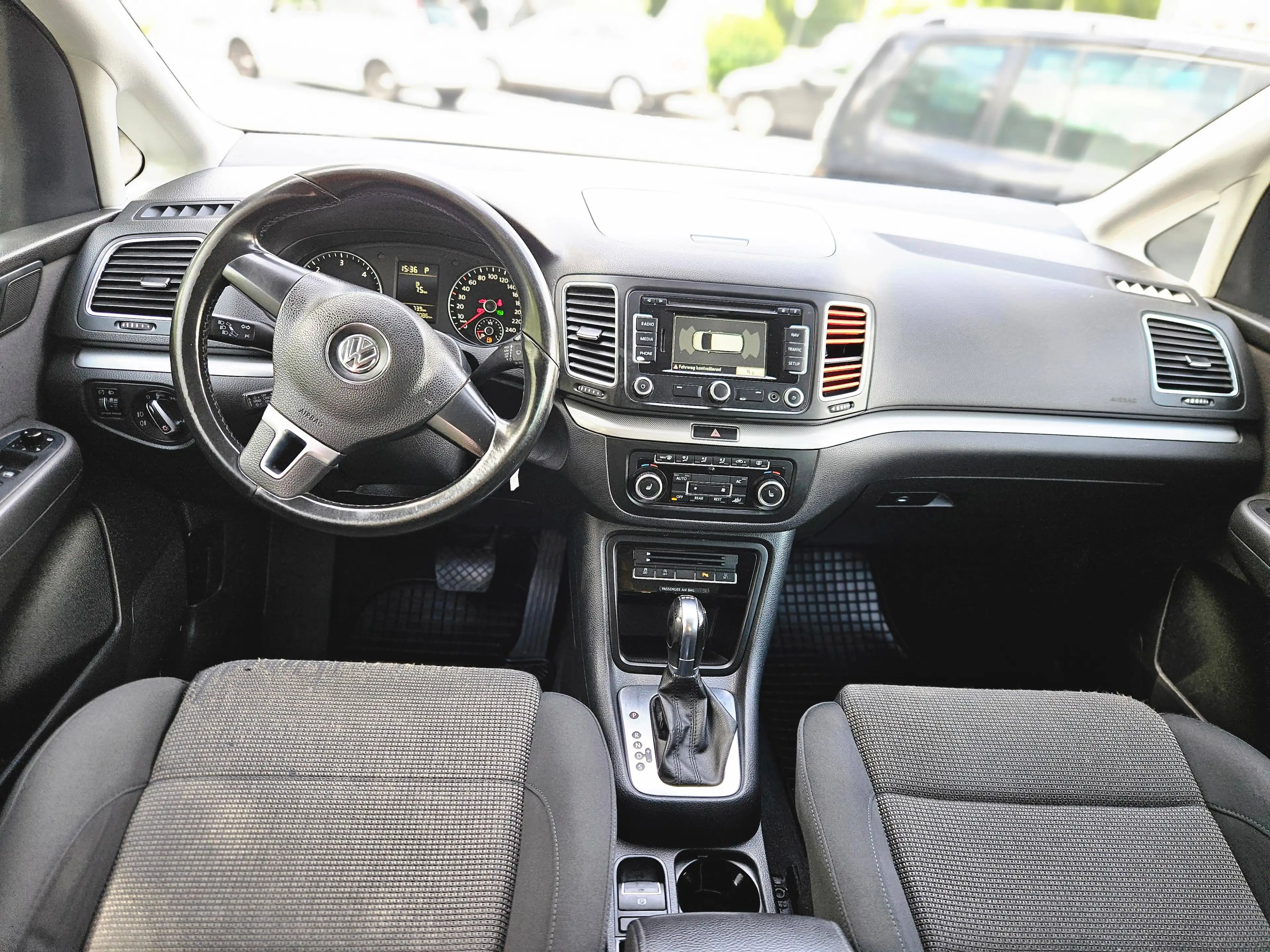 Volkswagen Sharan Comfortline BMT — photo 7