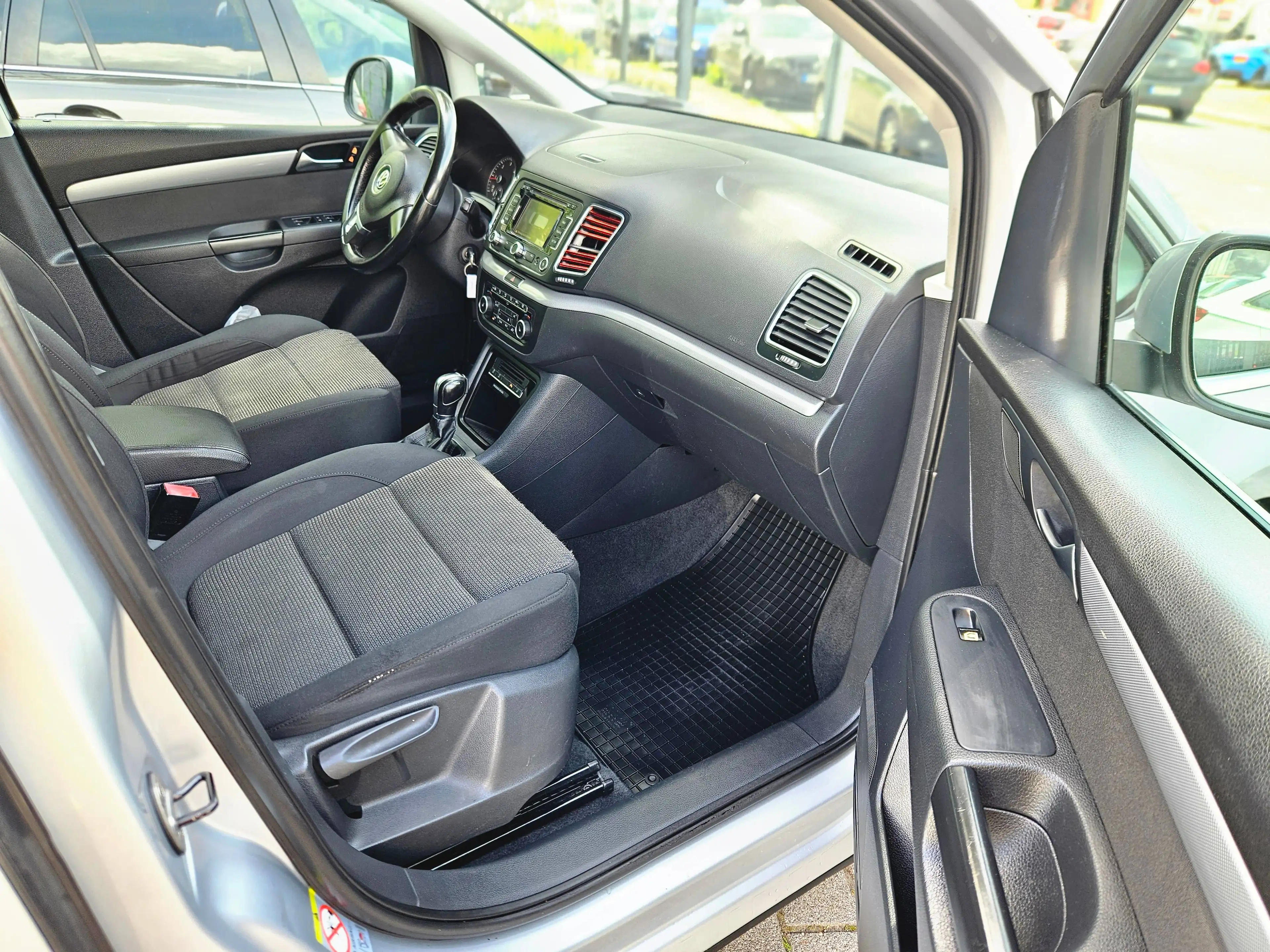 Volkswagen Sharan Comfortline BMT — photo 9
