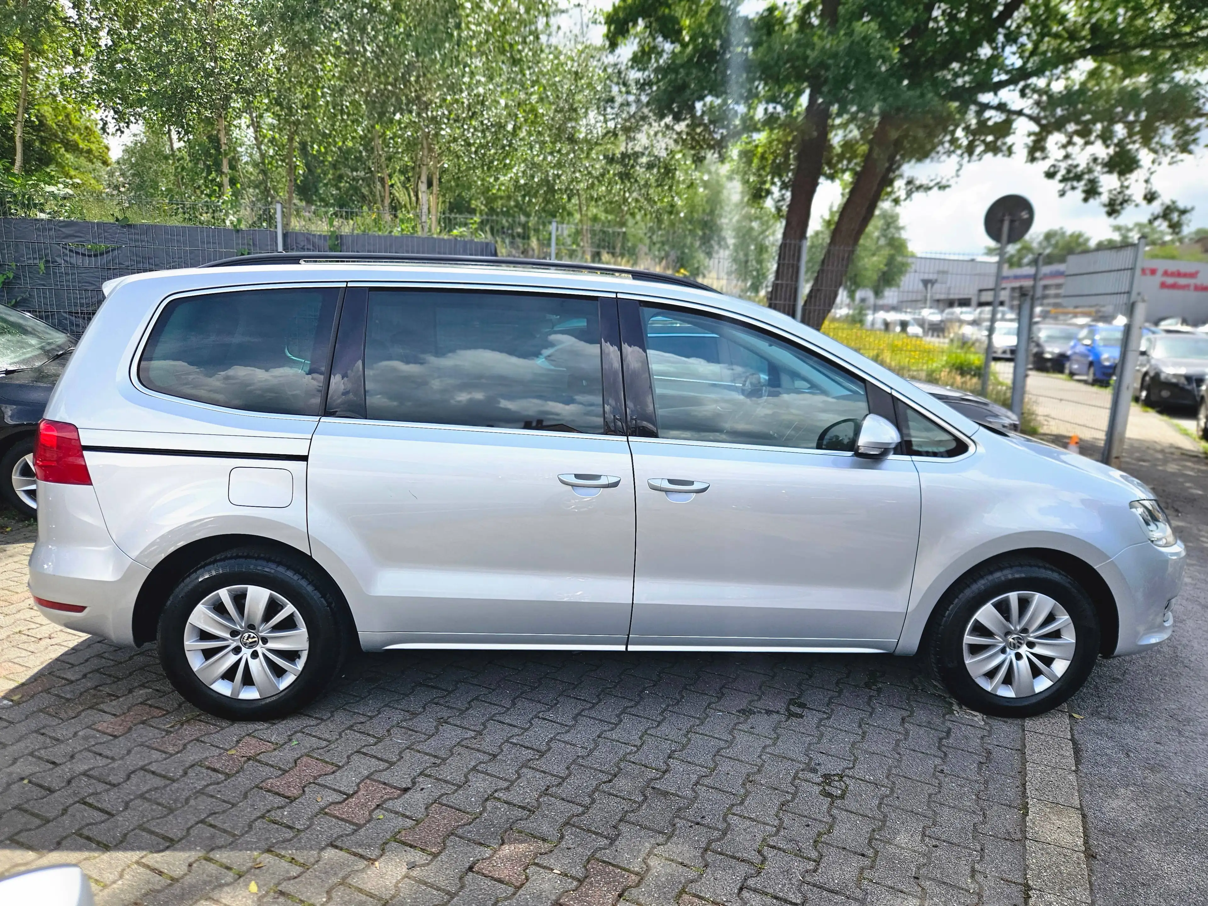 Volkswagen Sharan Comfortline BMT — photo 6