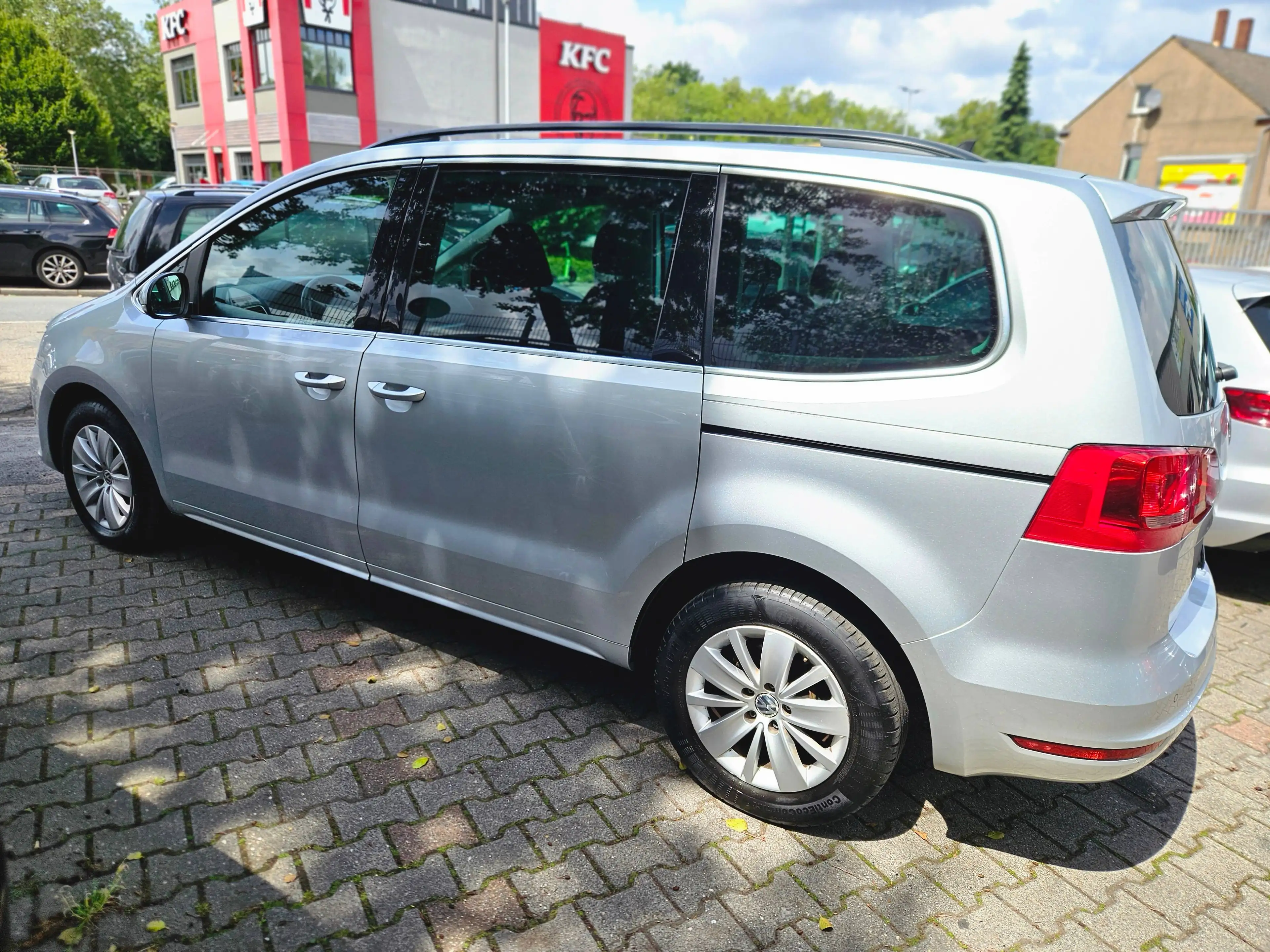 Volkswagen Sharan Comfortline BMT — photo 4