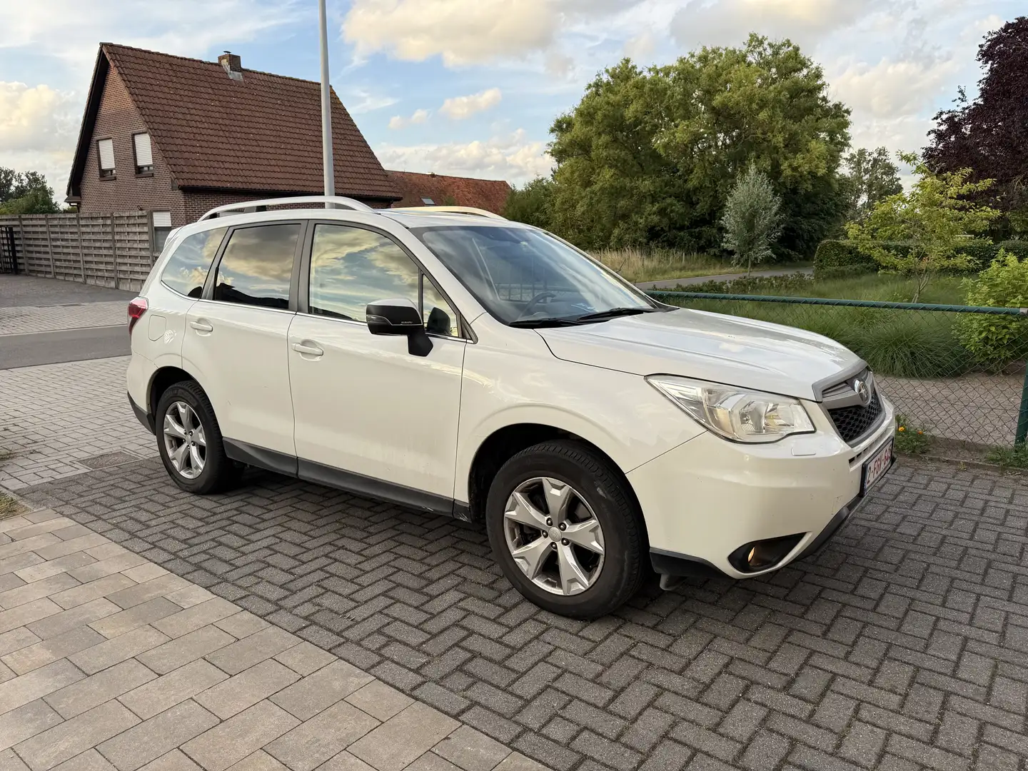 Subaru Forester 4x4 EURO 6 AUTOMAAT FULL OPTION Wit - 2