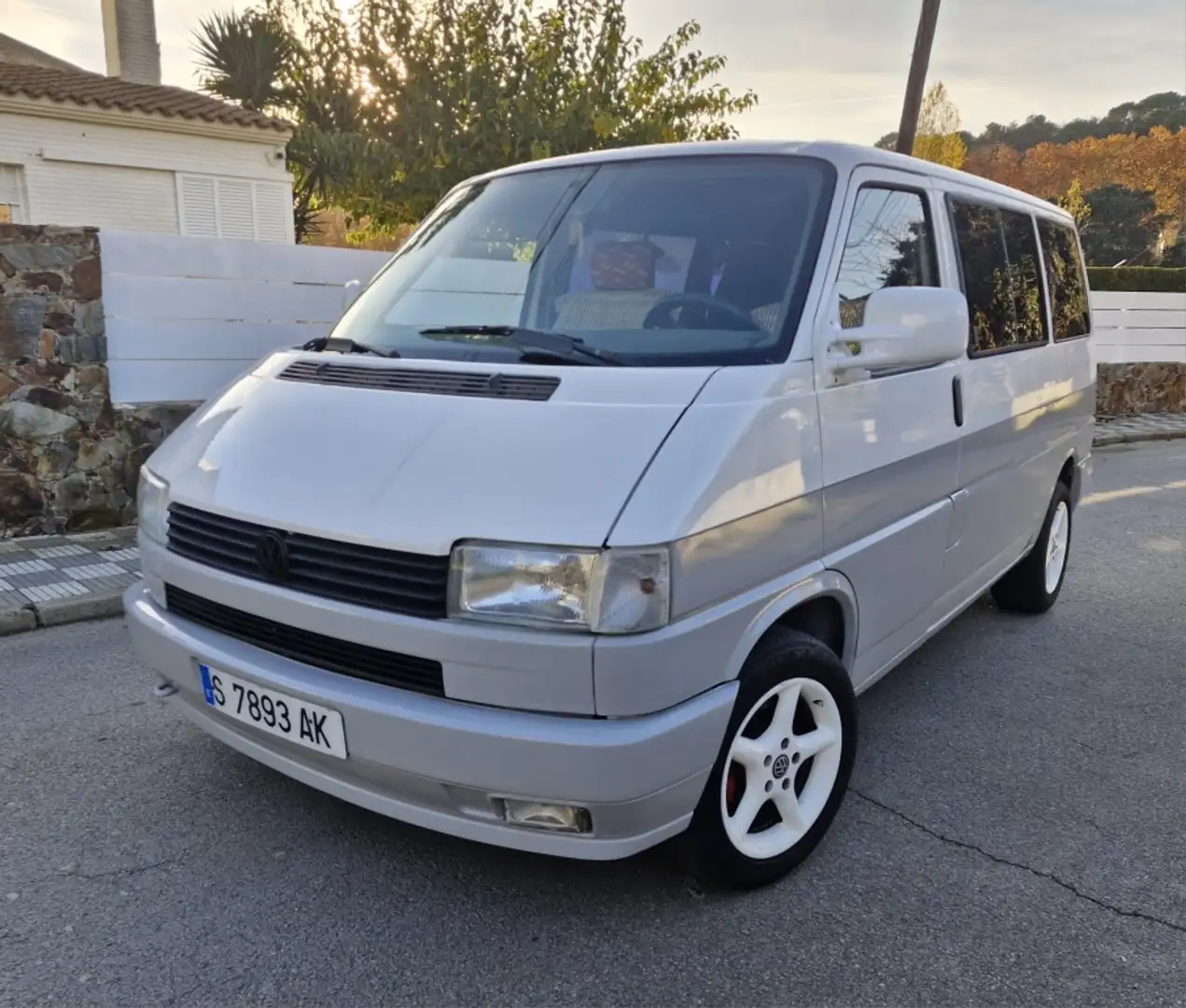 Volkswagen Caravelle Comercial 2.4D 75 Gris - 1