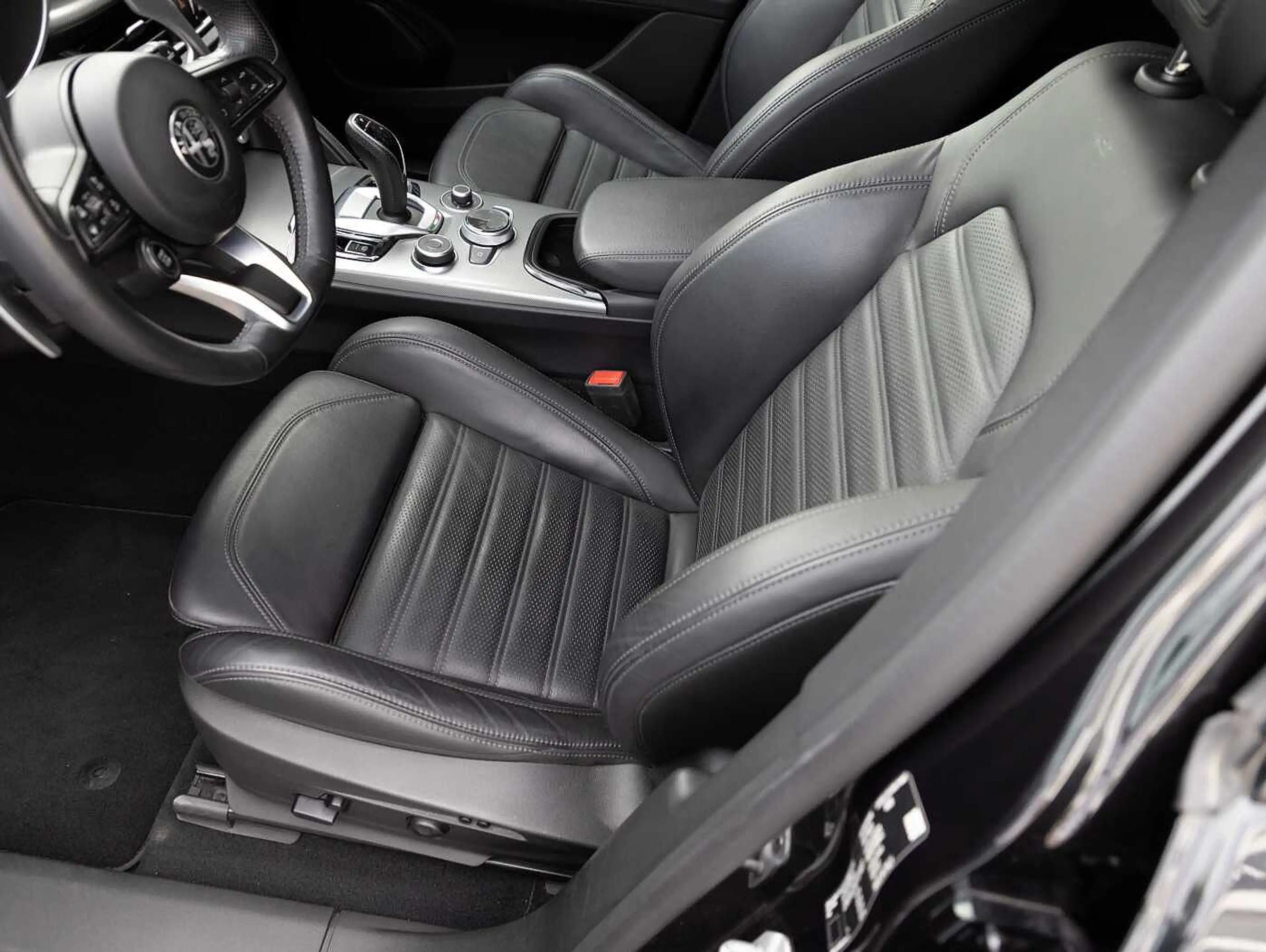 Alfa Romeo Stelvio 2.0 Turbo 16V AT8-Q4 Veloce — photo 8
